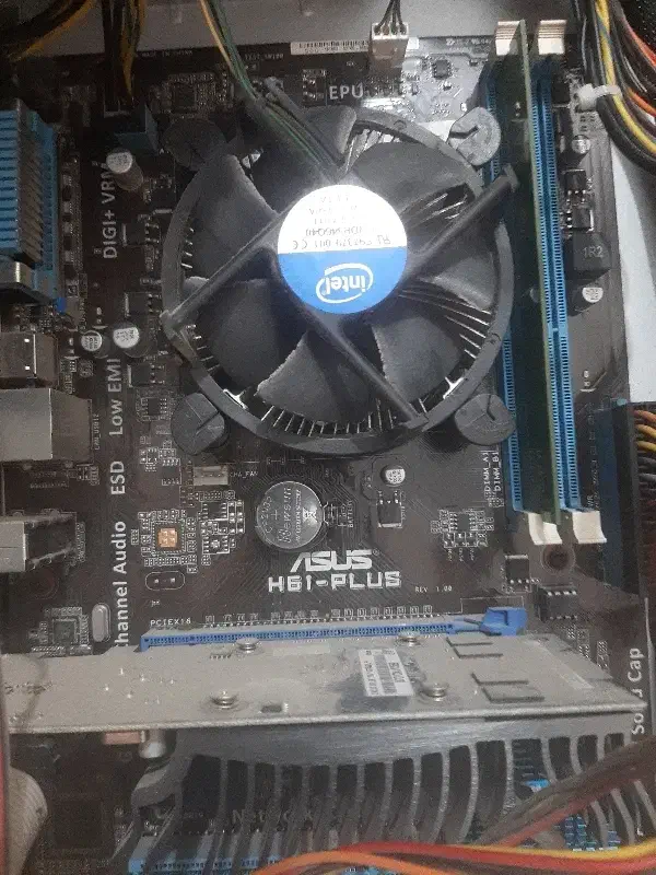 کیس h61+ رم ۴ ddr3+ هارد ۵۰۰+گرافیک ۱گیگ ddr2|رایانه رومیزی|تهران, شهرک هما|دیوار