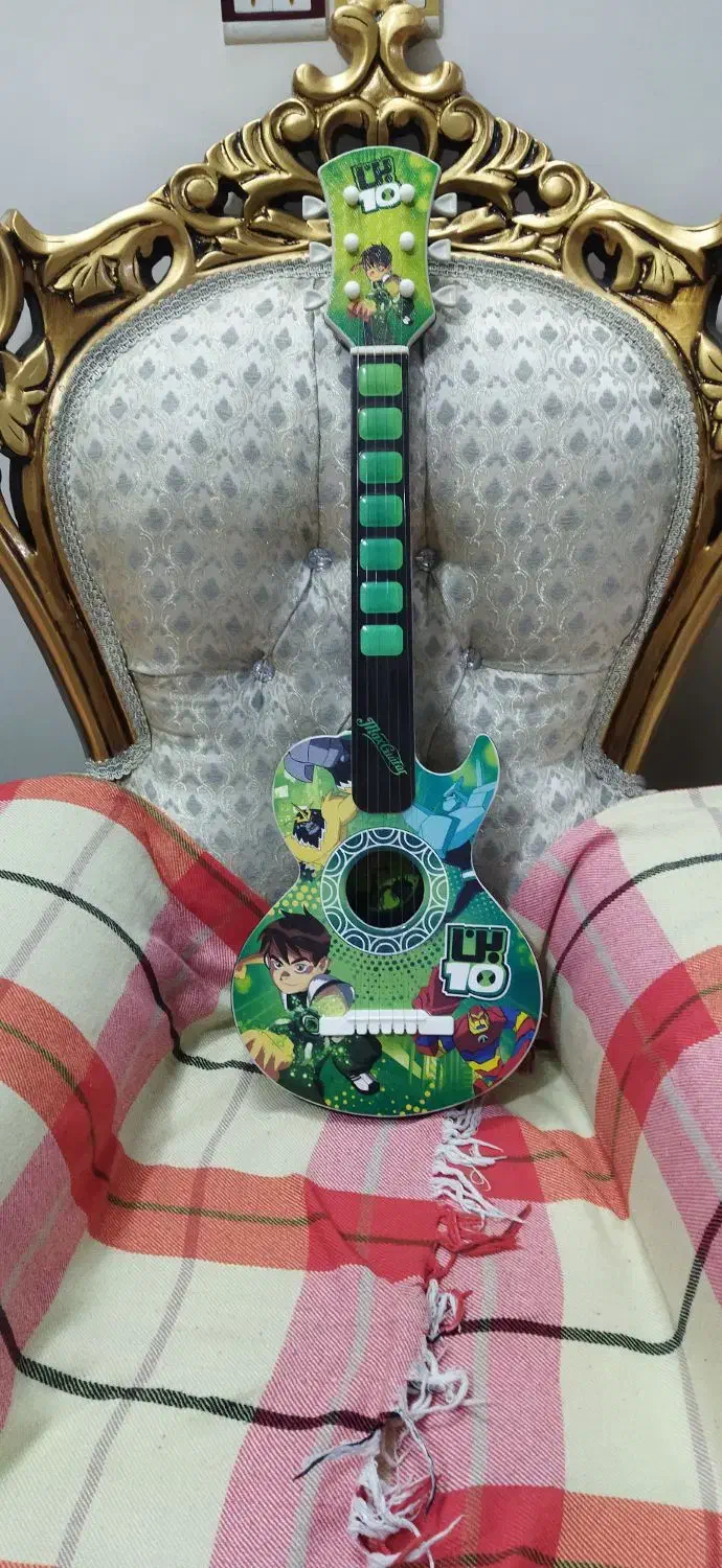 گیتار بچه گانه|اسباببازی بچه|قم, قلعه کامکار|دیوار