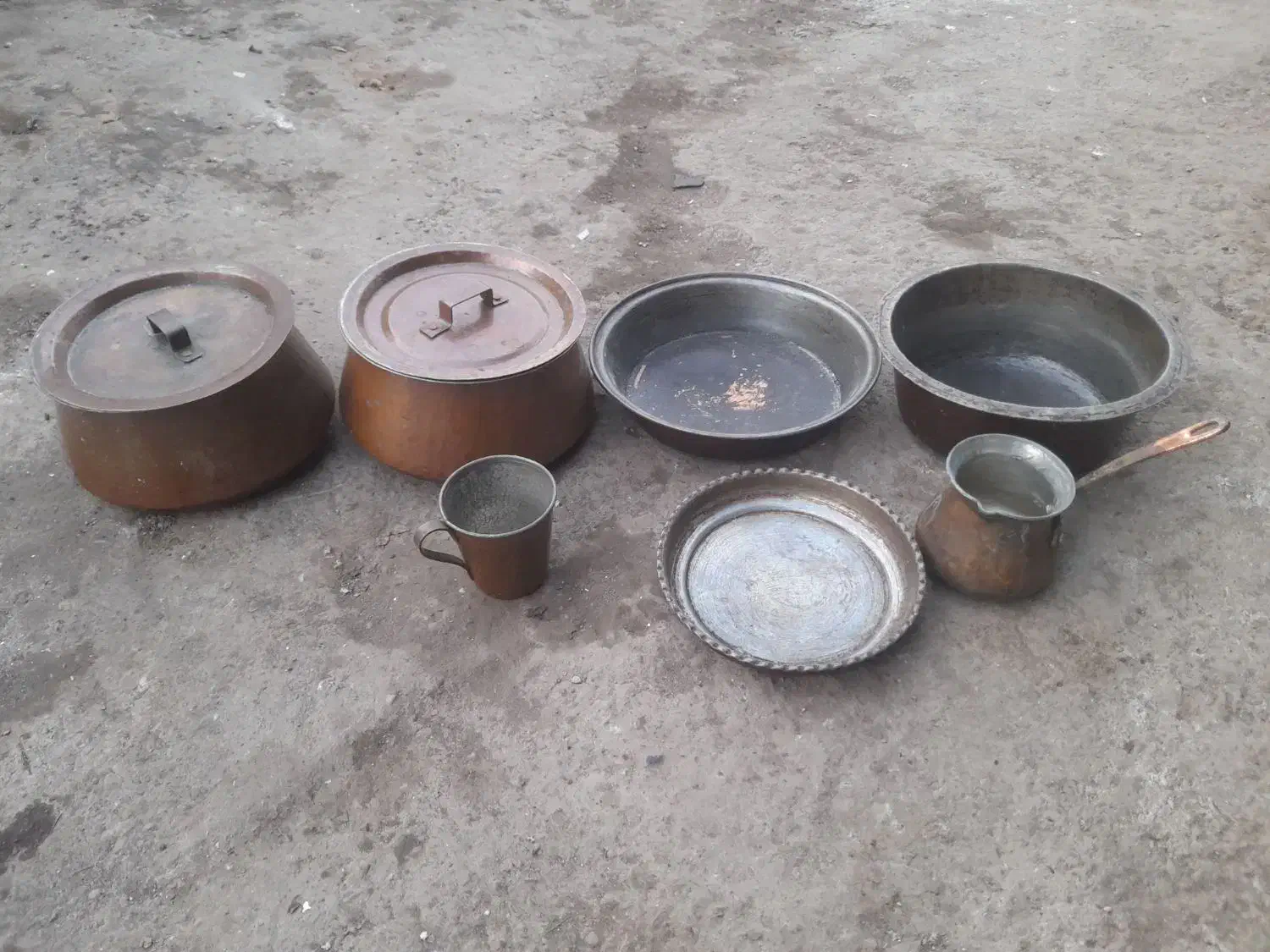 ضروف مسی قدیمی|کلکسیون اشیاء عتیقه|رشت, بالاکویه|دیوار