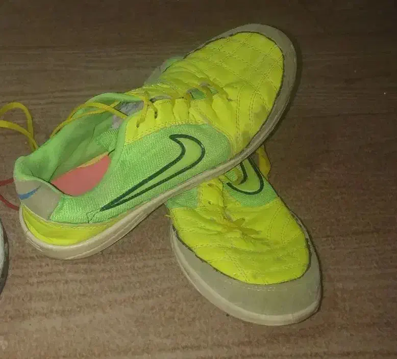 کفش فوتسال|کیف، کفش، کمربند|گرگان, |دیوار