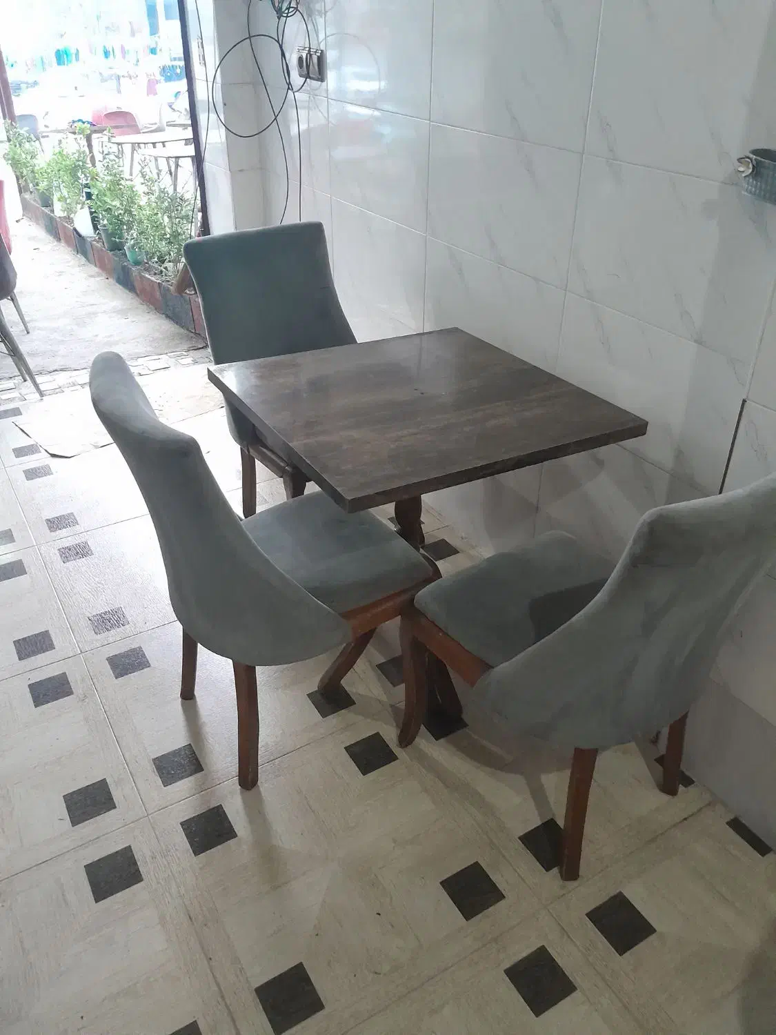 میز و صندلی هم فلزی هم چوبی|کافی‌شاپ و رستوران|رحیم‌آباد, |دیوار