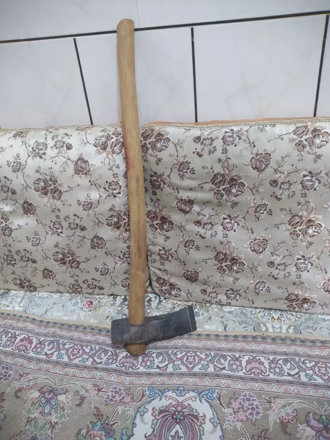 تبر|ابزارآلات|آبدانان, |دیوار