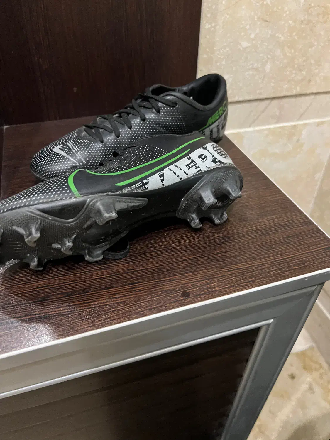 کفش فوتبال|کیف، کفش، کمربند|گنبد کاووس, |دیوار