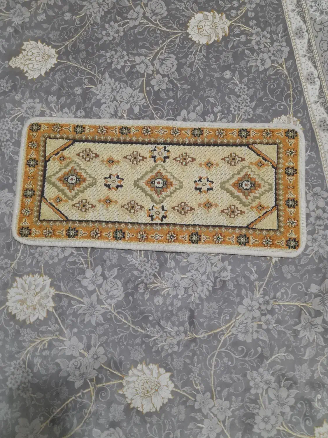 رو پله‌ای   در حد نو|پادری|آران و بیدگل, |دیوار