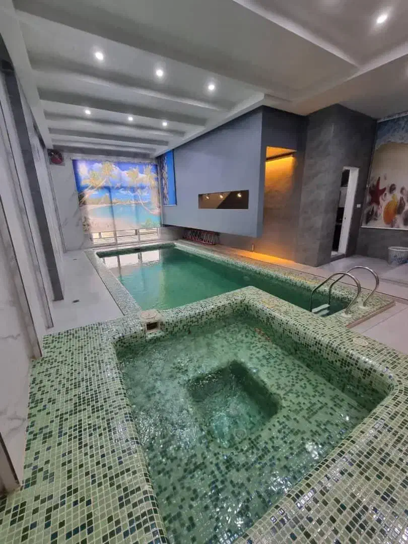 اجاره‌وزانه‌ویلااستخرسرپوشیده‌وجکوزی رودهن،مهراباد|اجارهٔ کوتاه‌مدت ویلا و باغ|رودهن, |دیوار