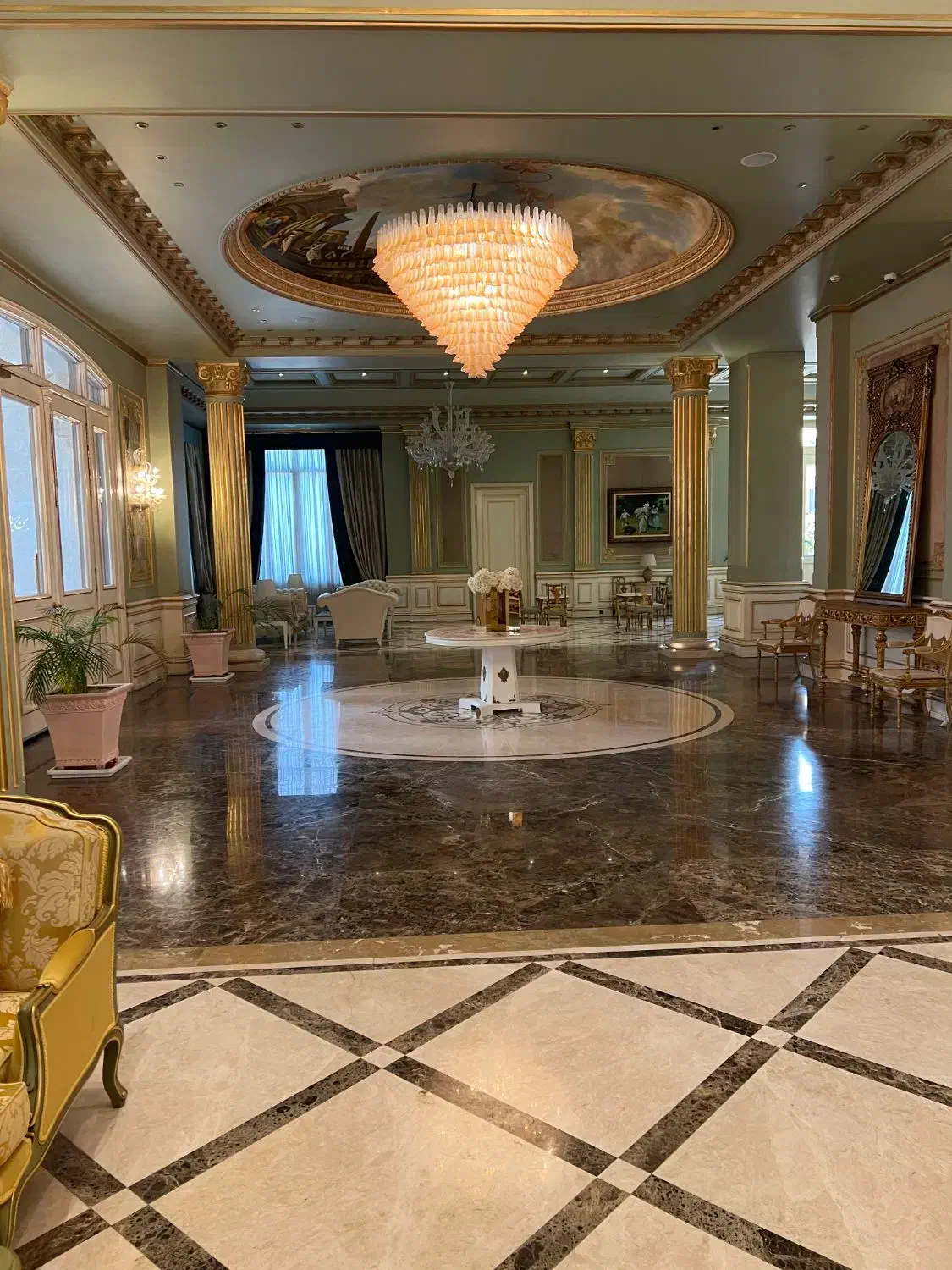 زعفرانیه185متر3خواب‌مشاعات‌فعال‌ دسترسی آسان 5ساله