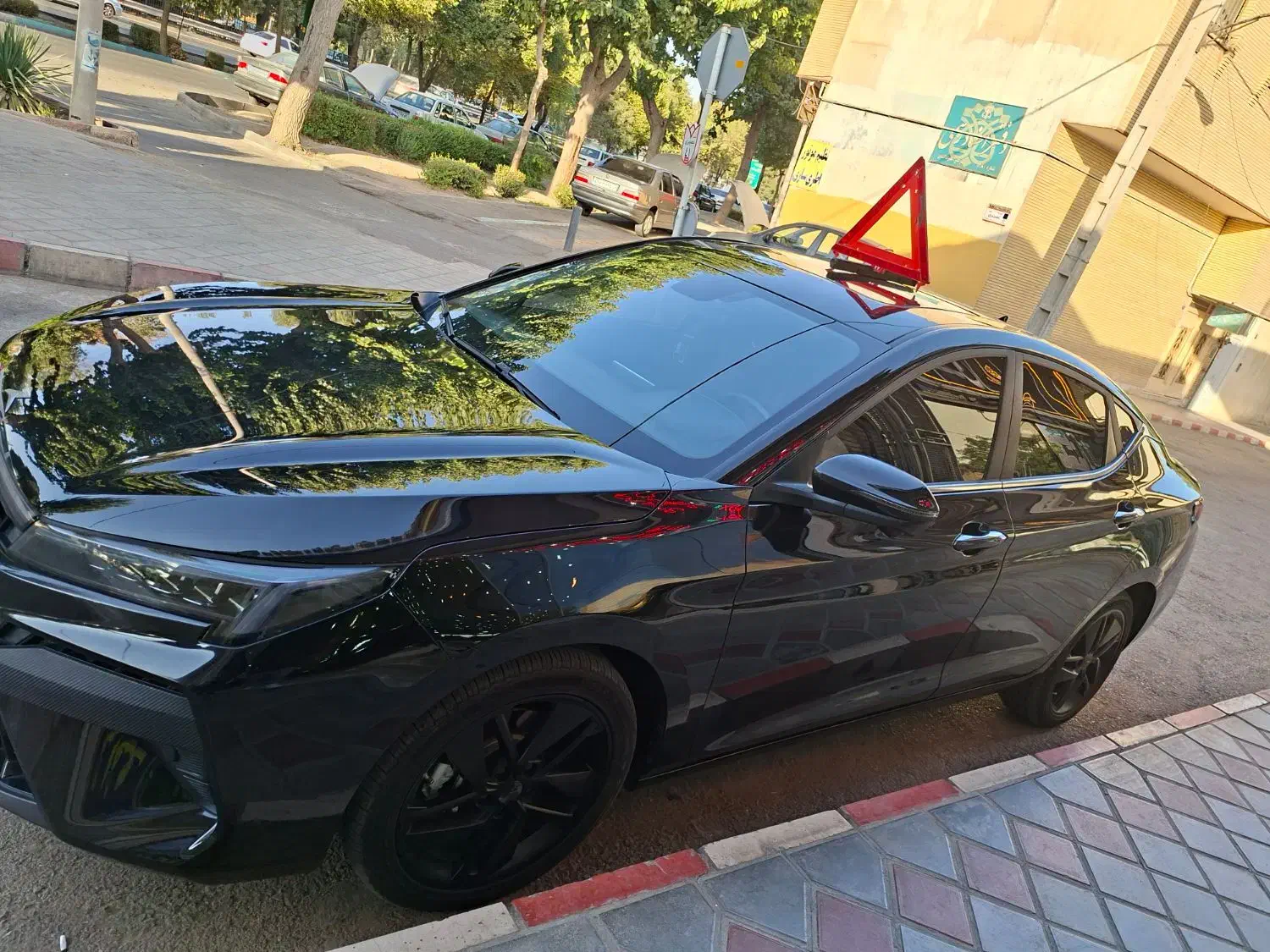 کی ام سی j7فروش یک میلیارد نقد الباقی طی ده تا چک|خودرو سواری و وانت|اصفهان, فروردین|دیوار