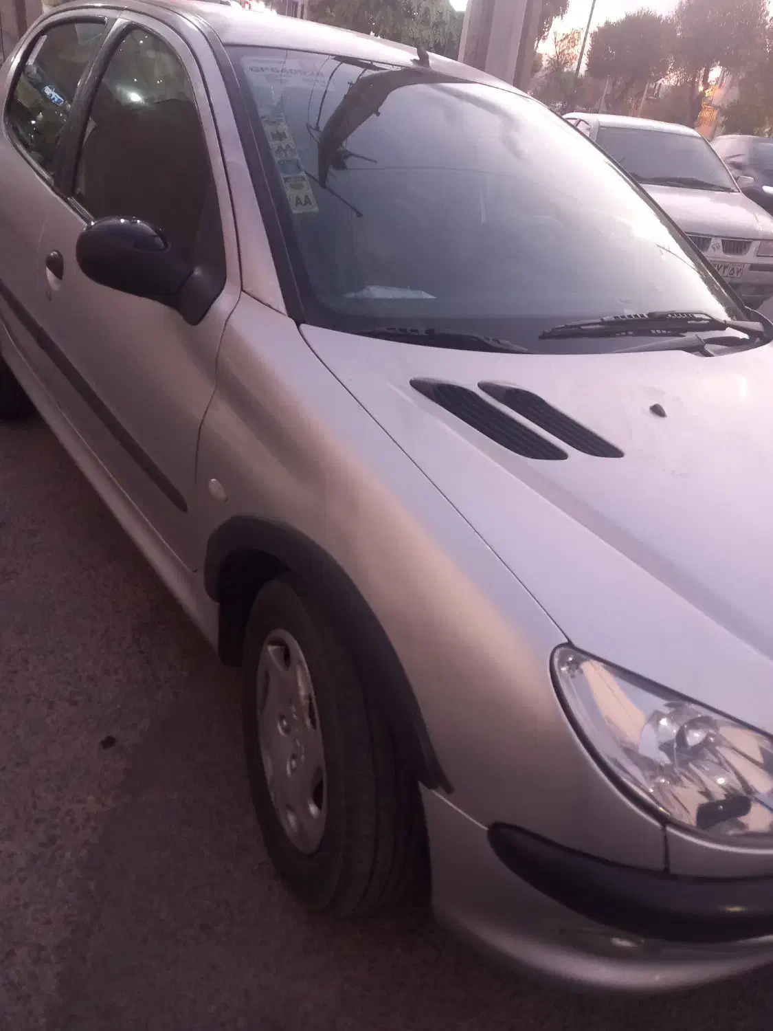 پژو ۲۰۶ نقره ای|خودرو سواری و وانت|محلات, |دیوار