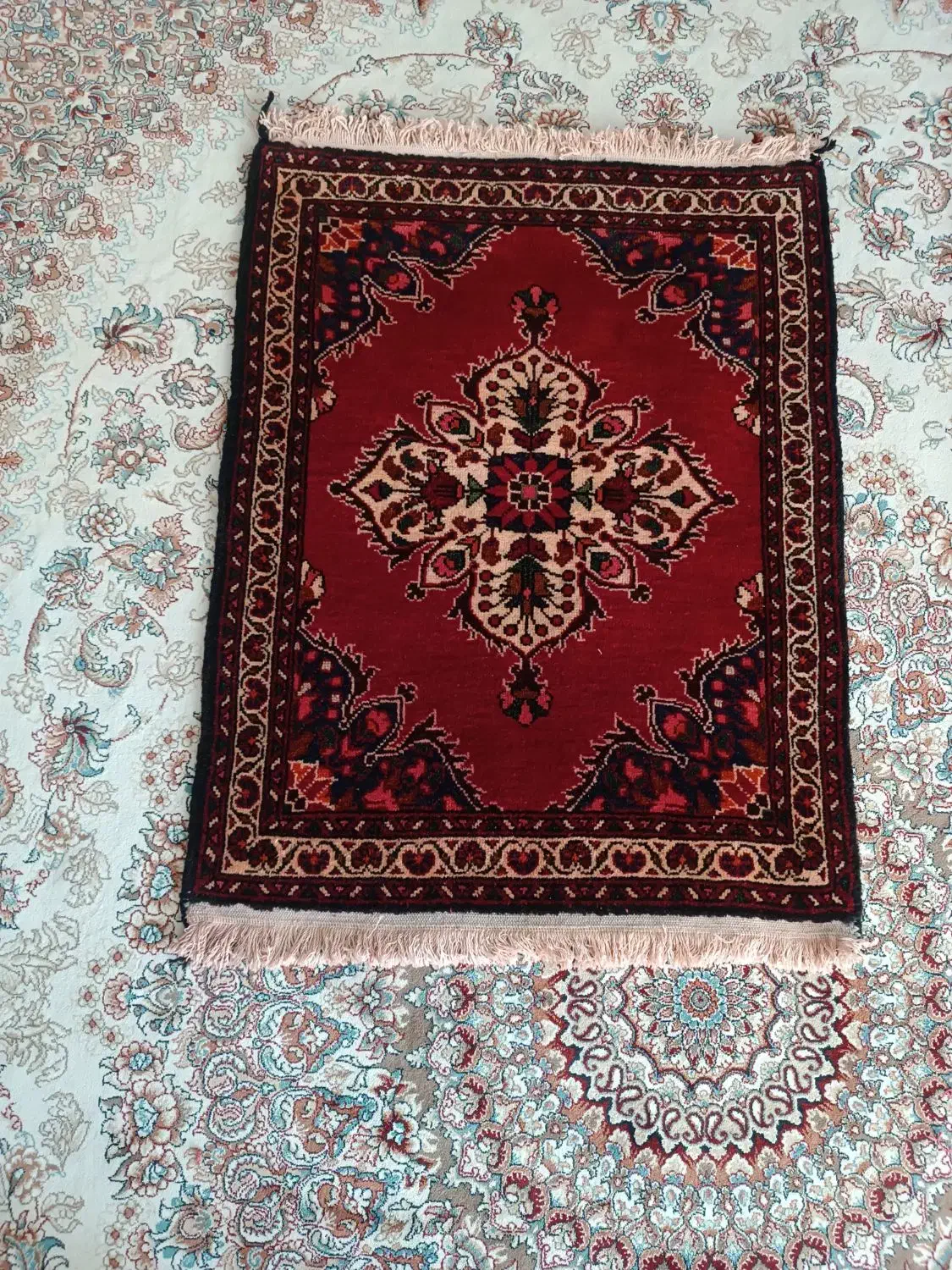 قالیچه‌های دست بافت|فرش|قرچک, قشلاق جیتو|دیوار