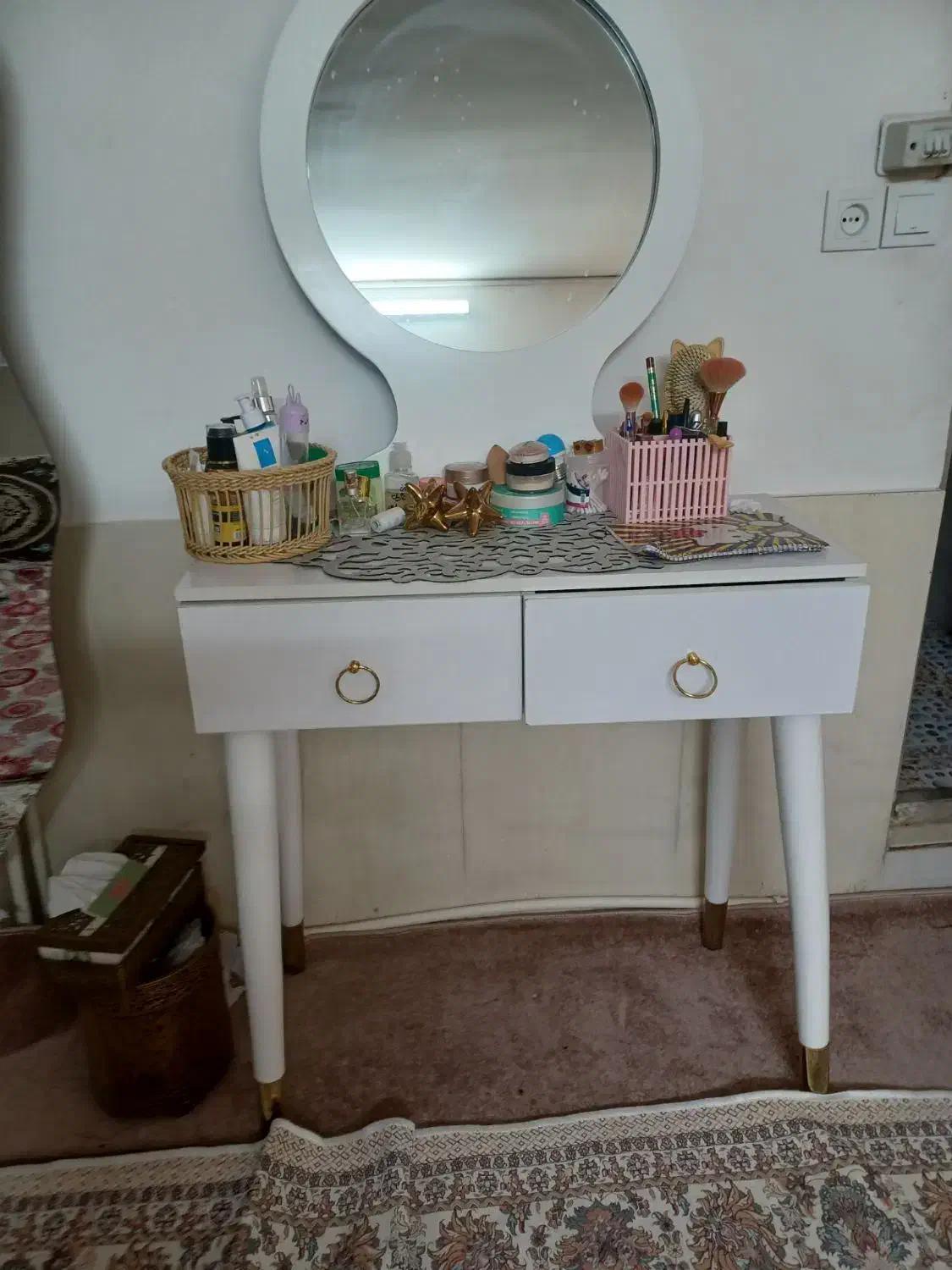 میز ارایشی|جاکفشی، کمد، دراور|سبزوار, چهارراه فرودگاه|دیوار