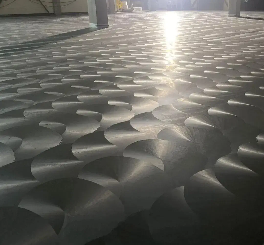 بتن ریزی کف با دستگاه ماله پروانه ای|خدمات پیشه و مهارت|ساری, |دیوار