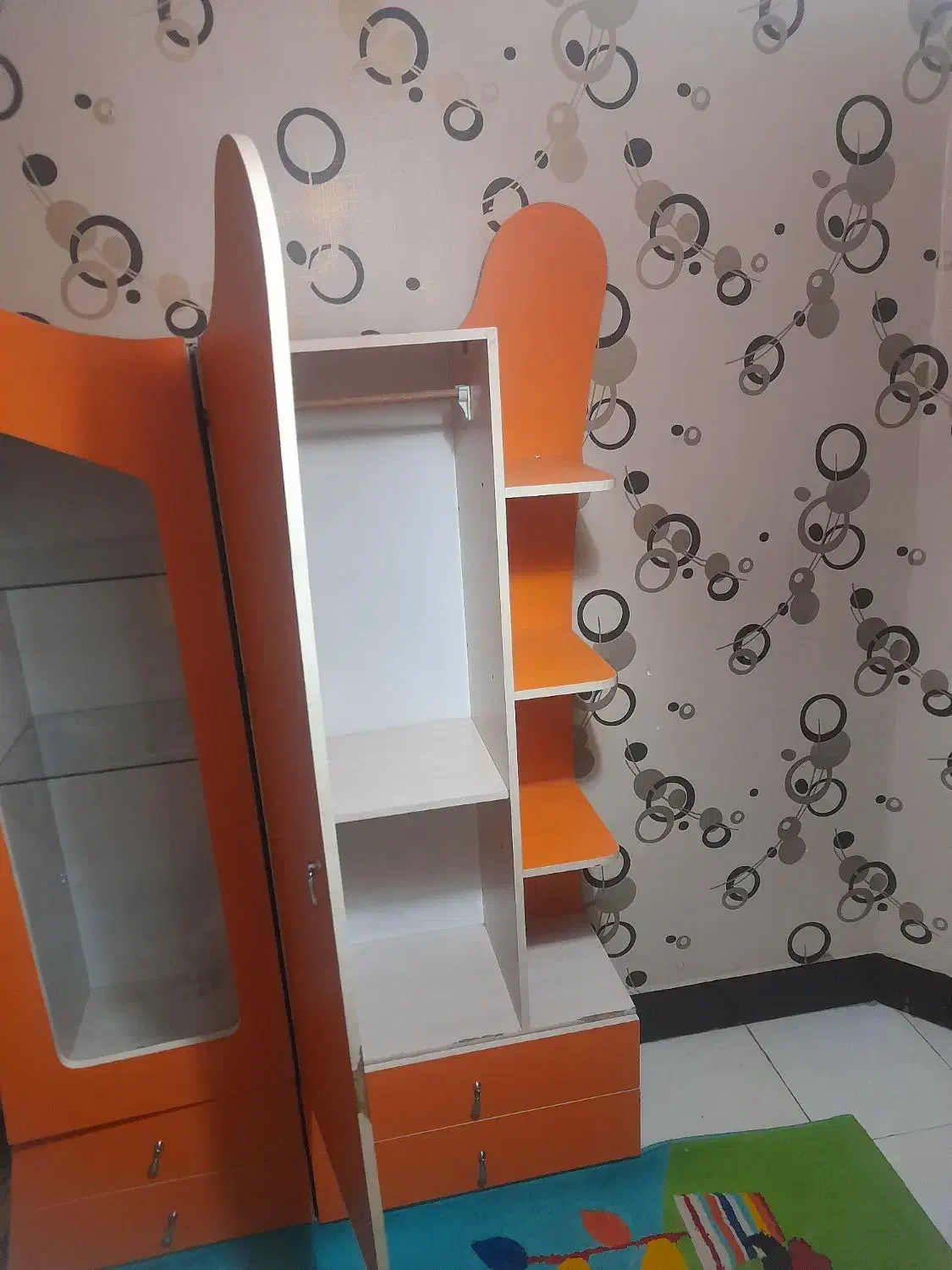 کمدبچه دو تیکه سالم|تخت و سرویس خواب|شاهین‌شهر, شهرک گلدیس|دیوار