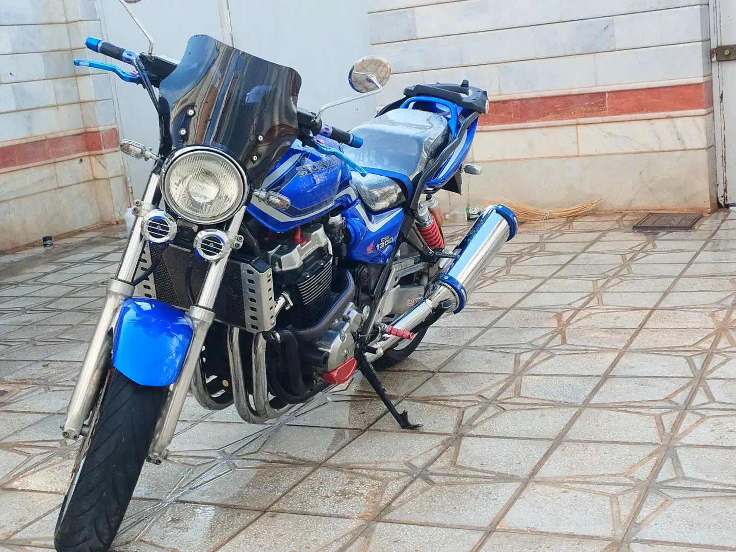 سبی ۱۳۰۰|موتورسیکلت|سبزوار, قلعهنو دهزار|دیوار