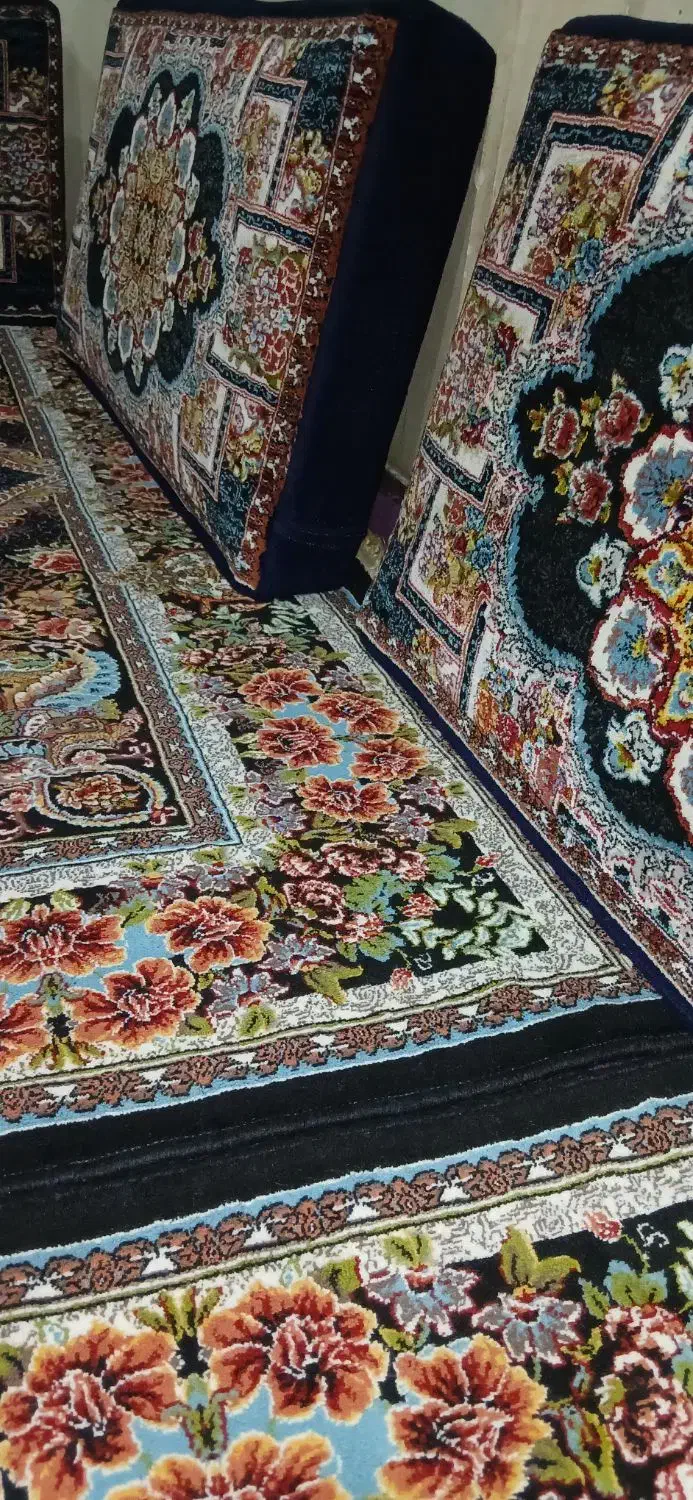 دو تخته فرش ناردون اصلی همراه شش تا پشتی|فرش|کامیاران, |دیوار