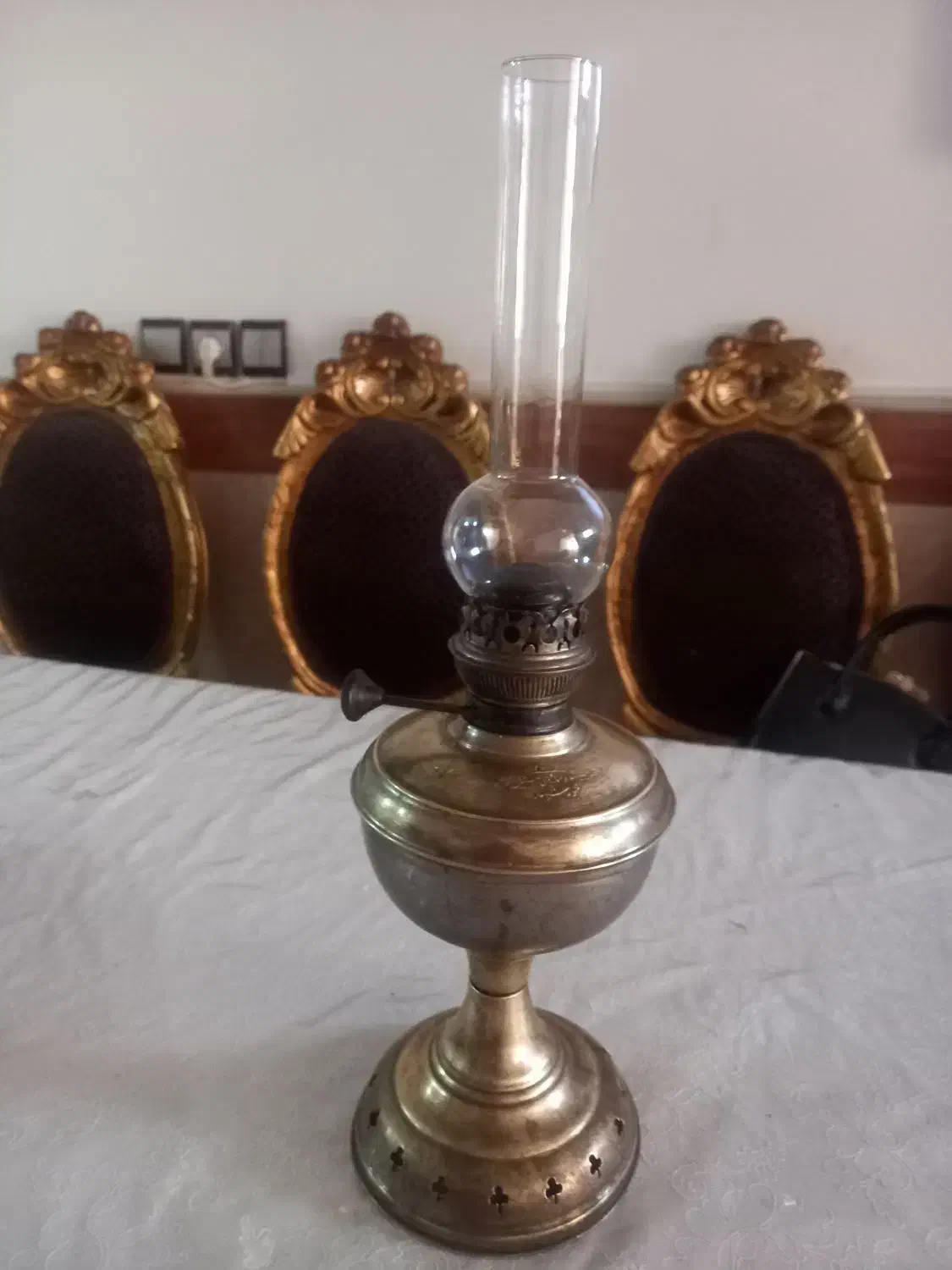 گرسوز نفتی|کلکسیون اشیاء عتیقه|قم, چهل درخت‎|دیوار