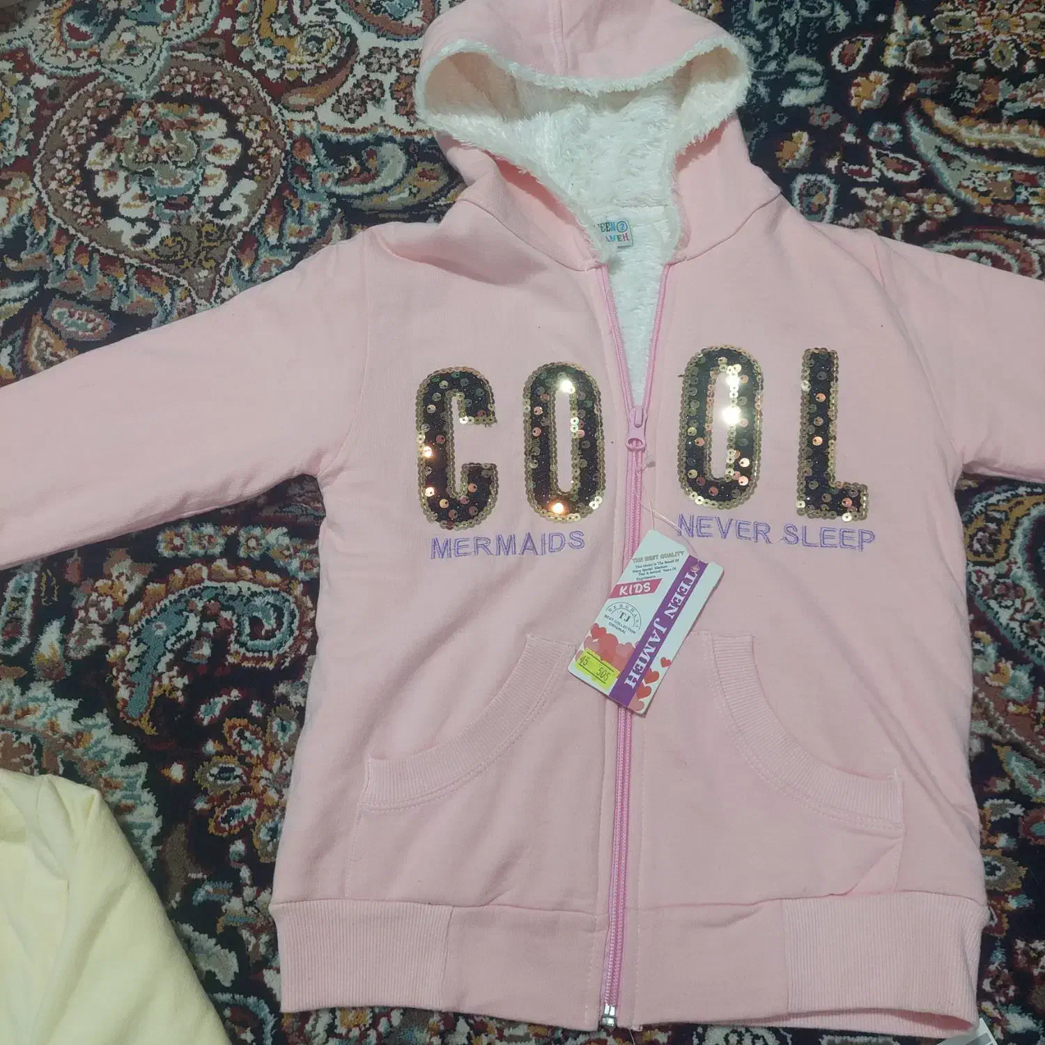 لباس بچگانه دخترانه|کفش و لباس بچه|ری, جوانمرد قصاب|دیوار