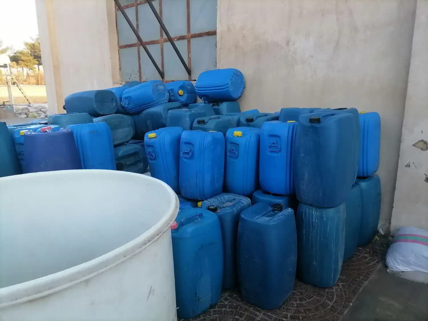 بشکه پلاستیکی|ظروف نگهدارنده، پلاستیکی، یک‌بارمصرف|شاهین‌شهر, مورچه خورت|دیوار