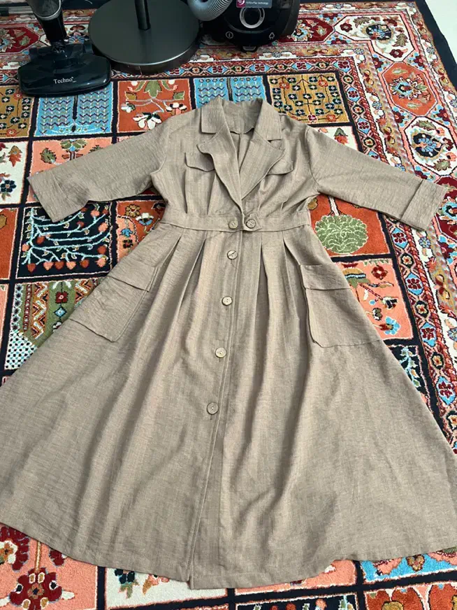 بارونی|لباس|ری, سیزده آبان|دیوار