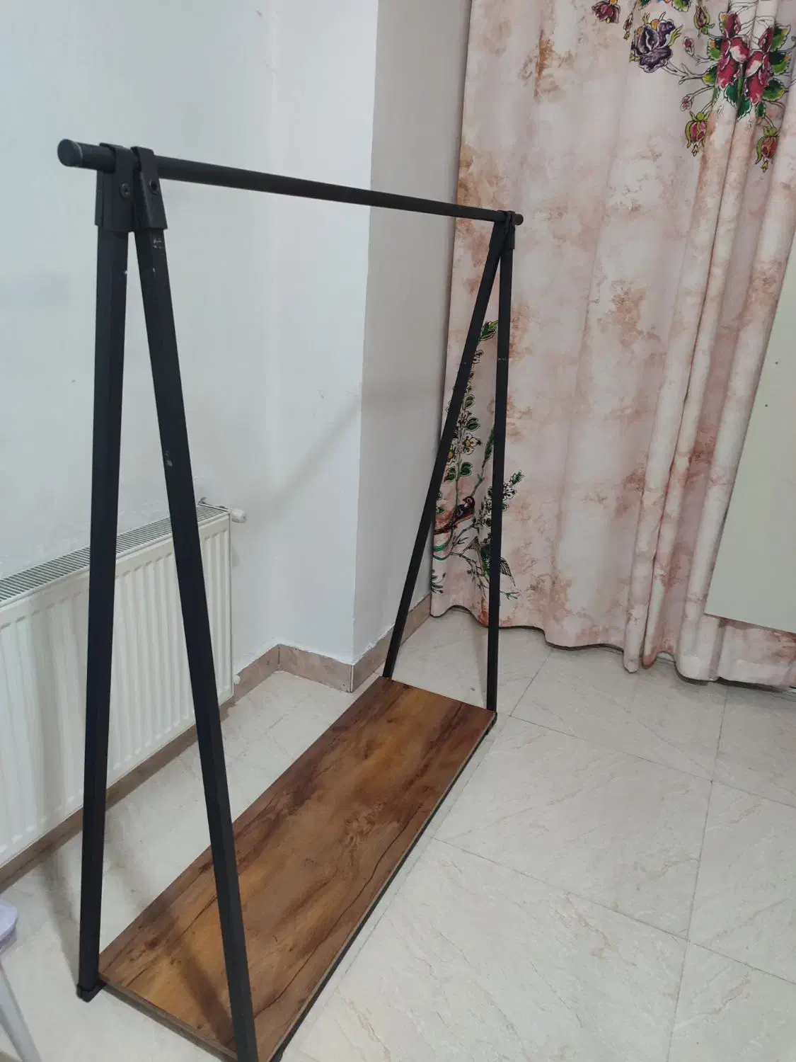 رگال لباس نو|بندرخت و رختآویز|لاهیجان, شهرک سلمان فارسی|دیوار