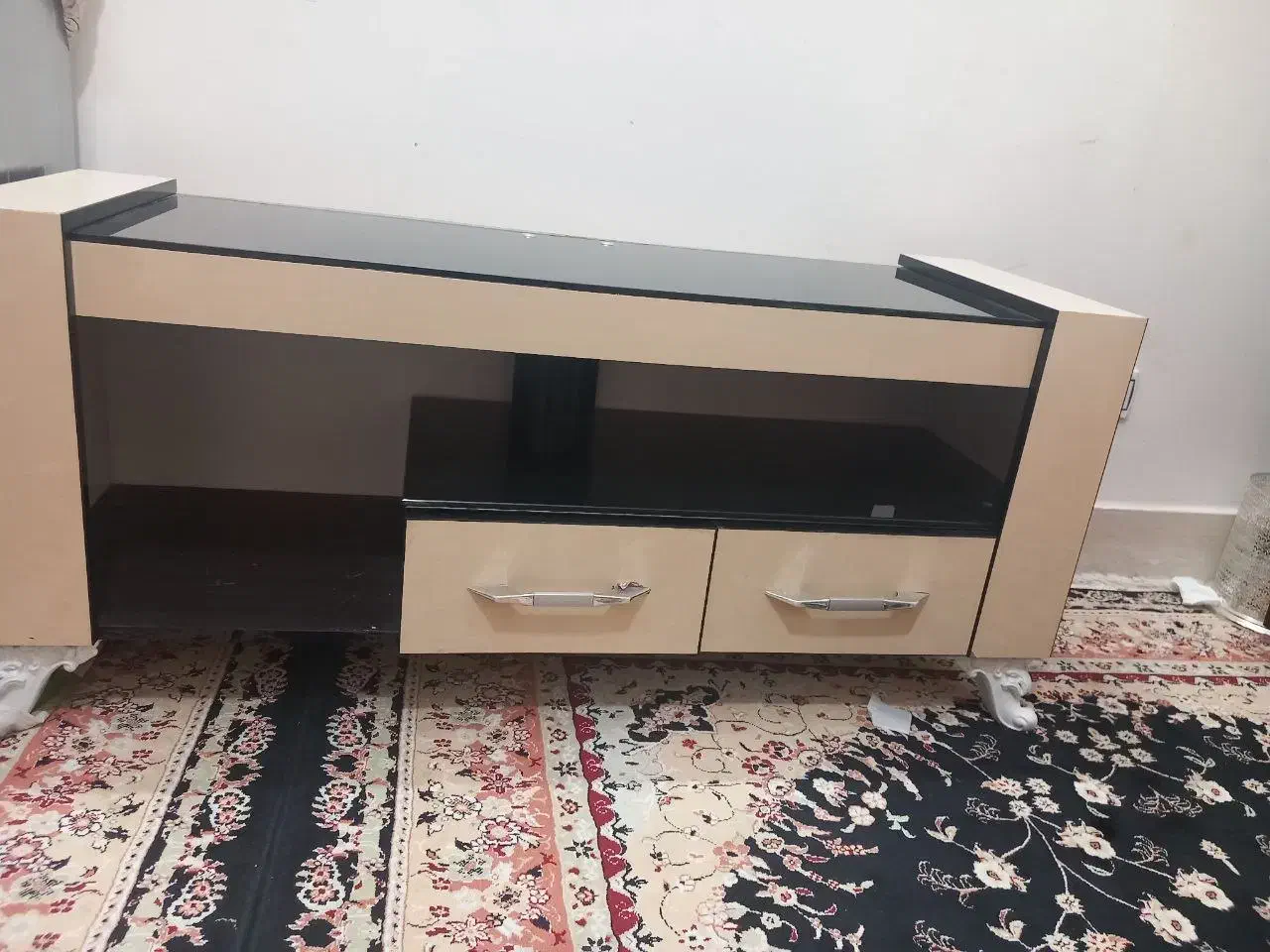 میز تلویزیون تمیز در حد نو|میز تلویزیون|کاشمر, |دیوار