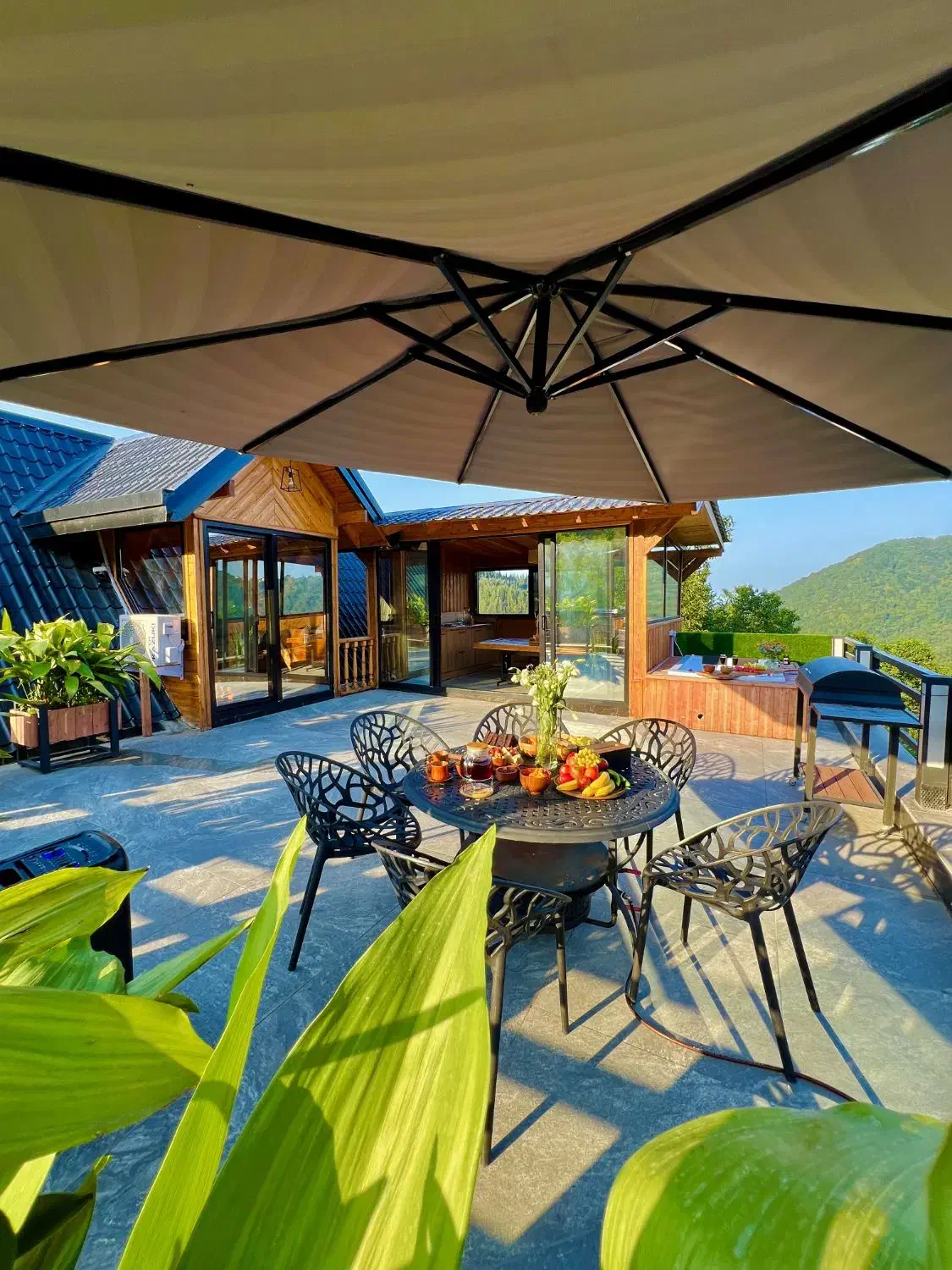 کلبه جنگلی لوکس دیار استخرسرپوشیده و جکوزی رو روف|اجارهٔ کوتاه‌مدت ویلا و باغ|رامسر, |دیوار