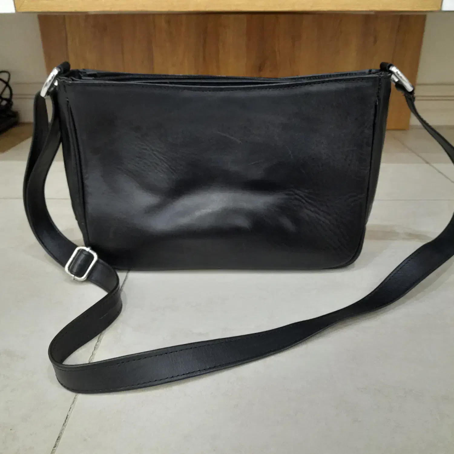 کیف دوشی|کیف، کفش، کمربند|تهران, درختی|دیوار