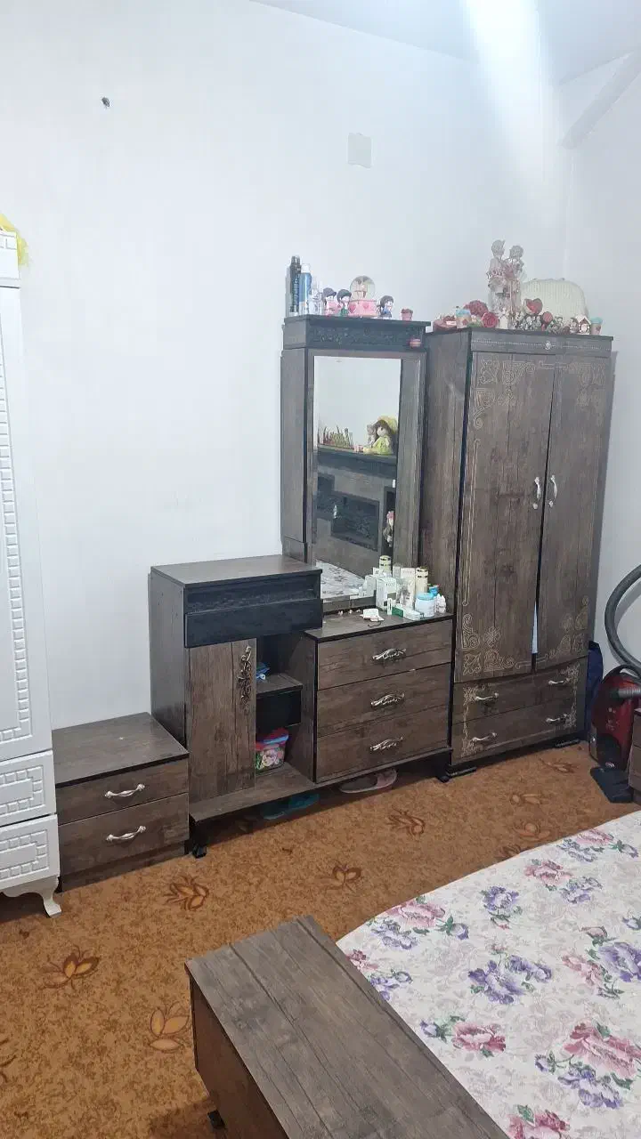 سرویس چوب . تخت کمد و دراور و میز ارایش|تخت و سرویس خواب|کرمانشاه, |دیوار
