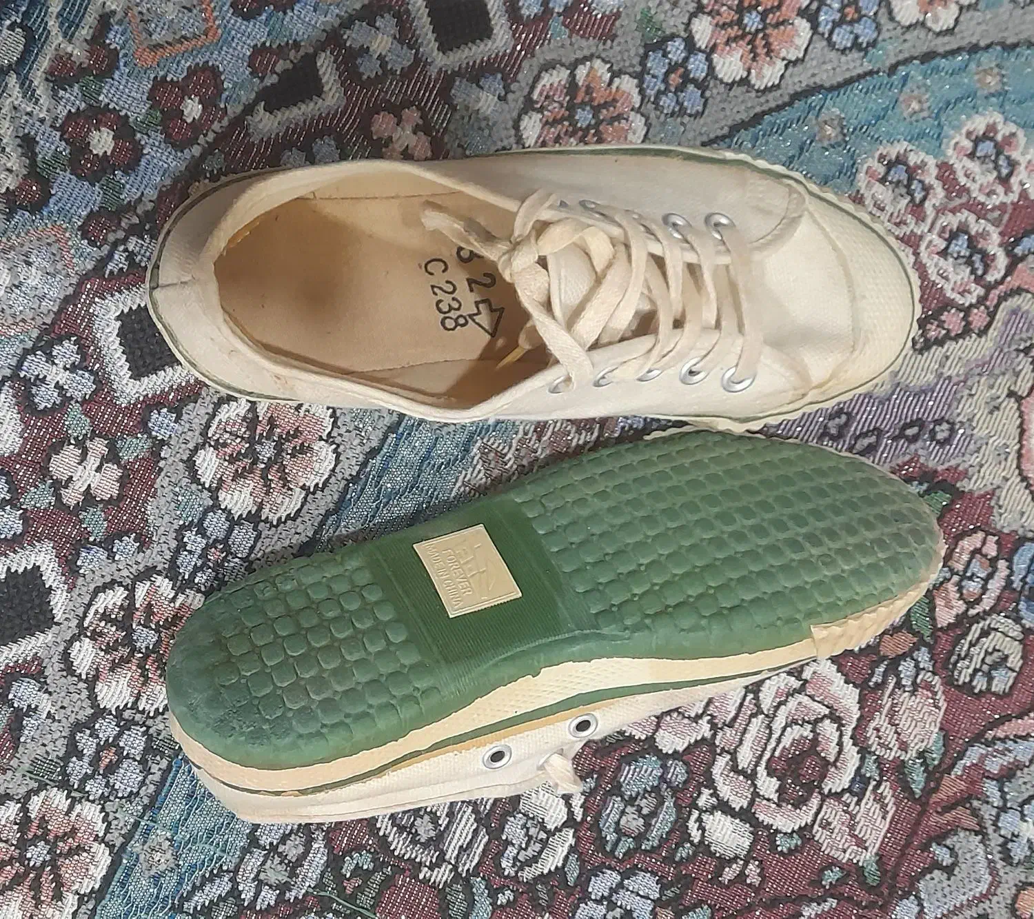 کتونی چینی قدیمی|کیف، کفش، کمربند|بروجرد, |دیوار