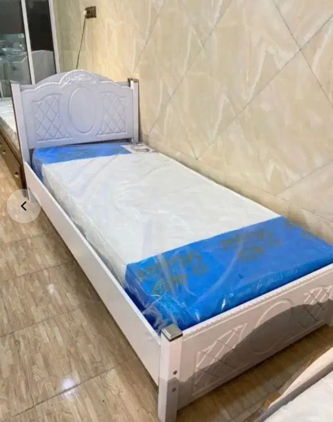 تخت یک نفره در حد نو رنگ کرم|تخت و سرویس خواب|تهران, مسعودیه|دیوار