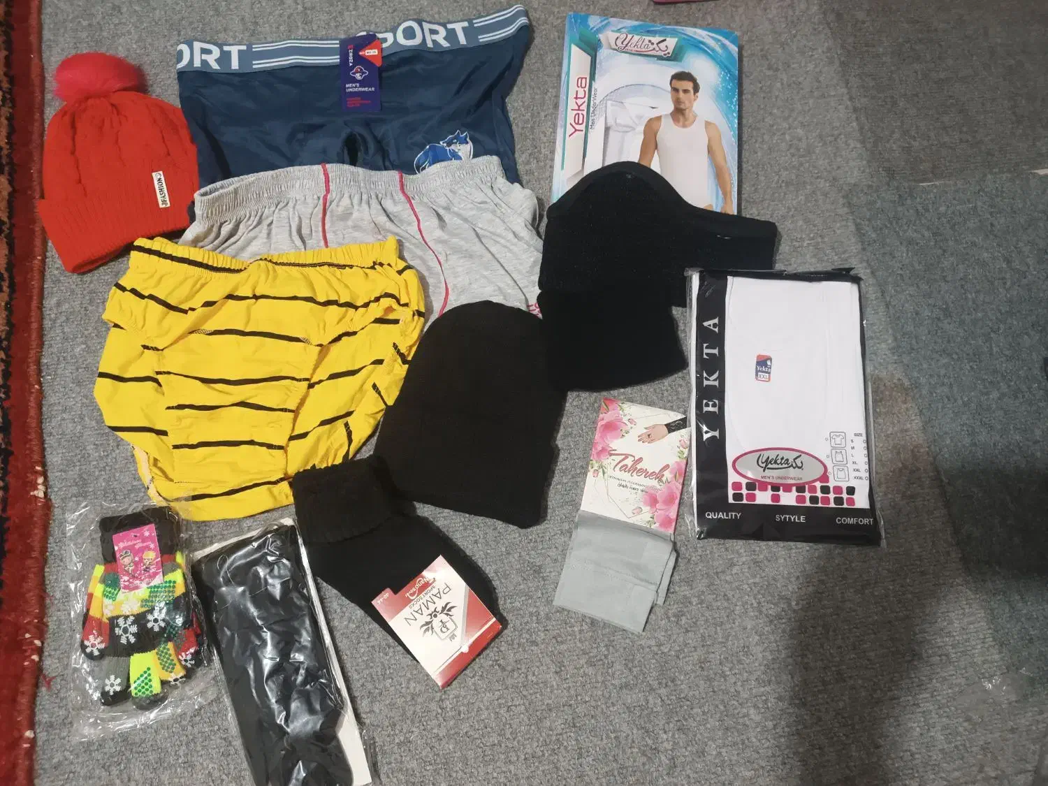 لباس .کلاه،زیرپوش|لباس|بهار, |دیوار