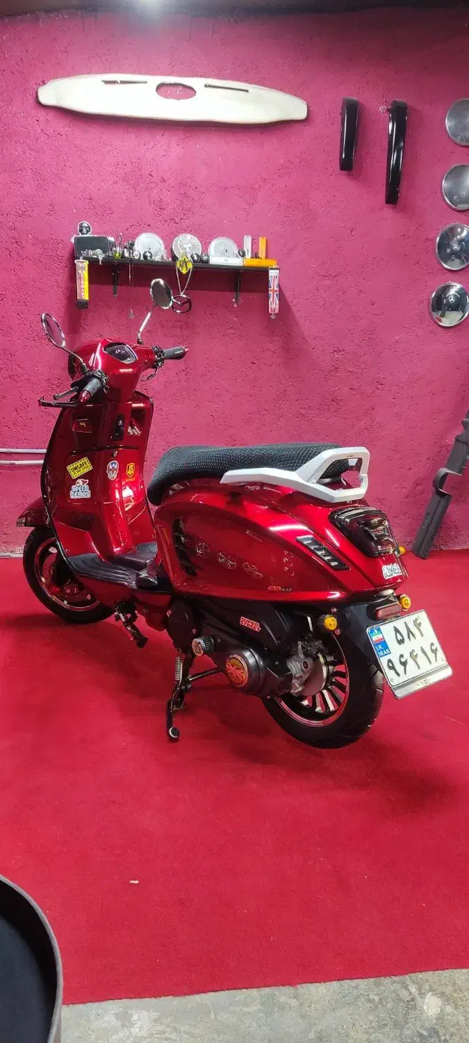 وسپا ویترینی تک نمونه|موتورسیکلت|رشت, حومه رشت|دیوار