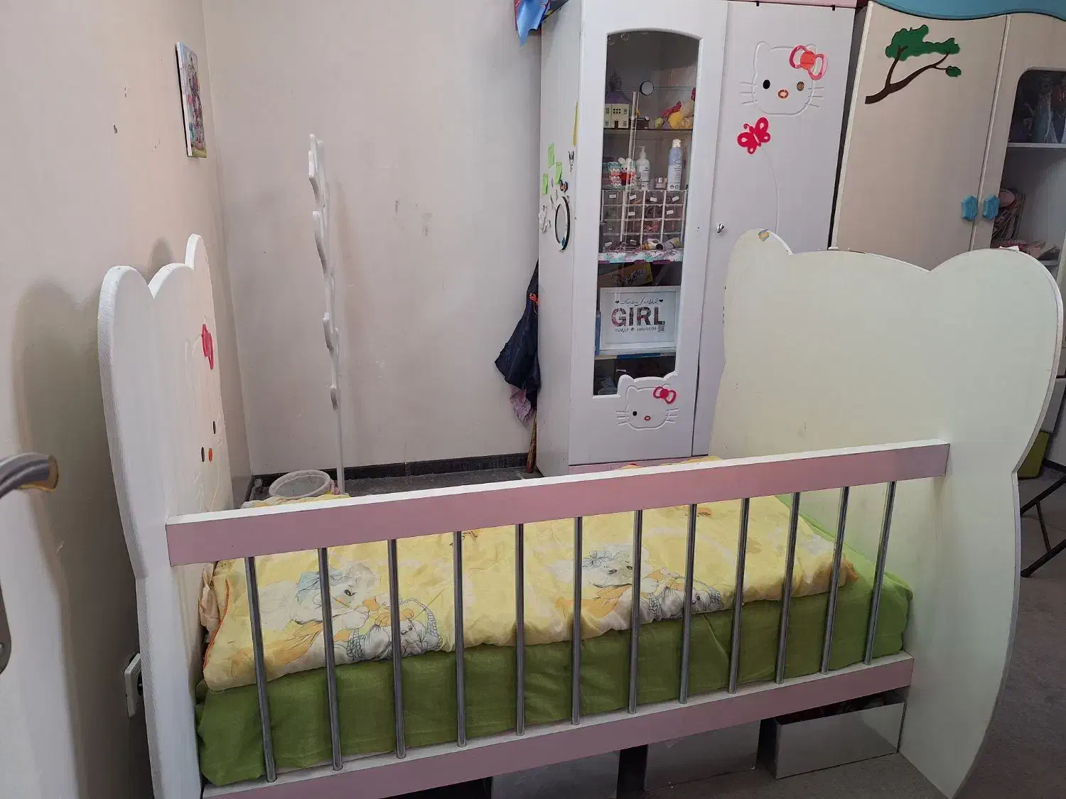 کمد و تخت همراه تشک طبی|اسباب و اثاث بچه|اصفهان, کوی شهید کشوری|دیوار