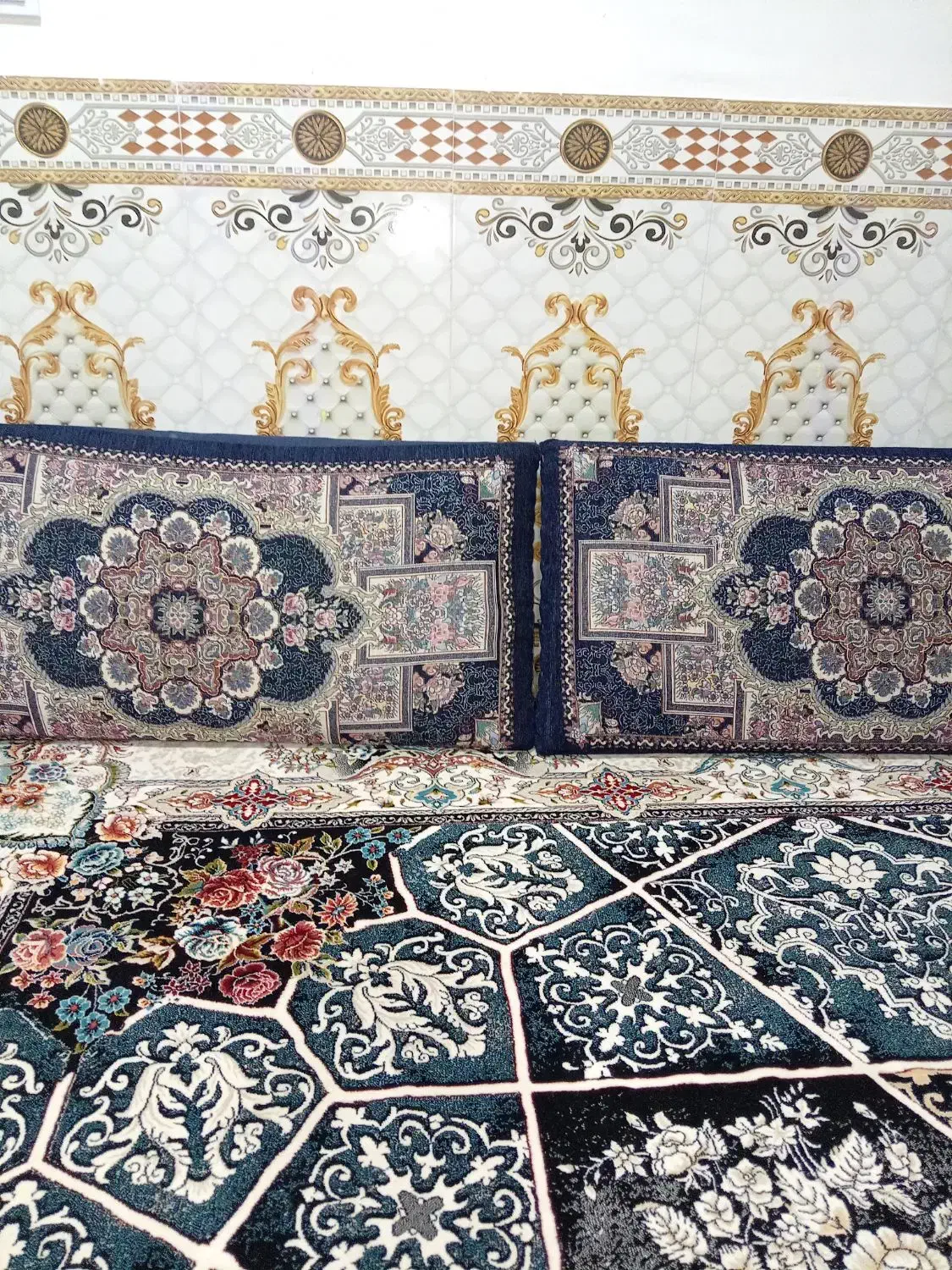 یک جفت پشتی|پشتی|مزرعه کتول, |دیوار