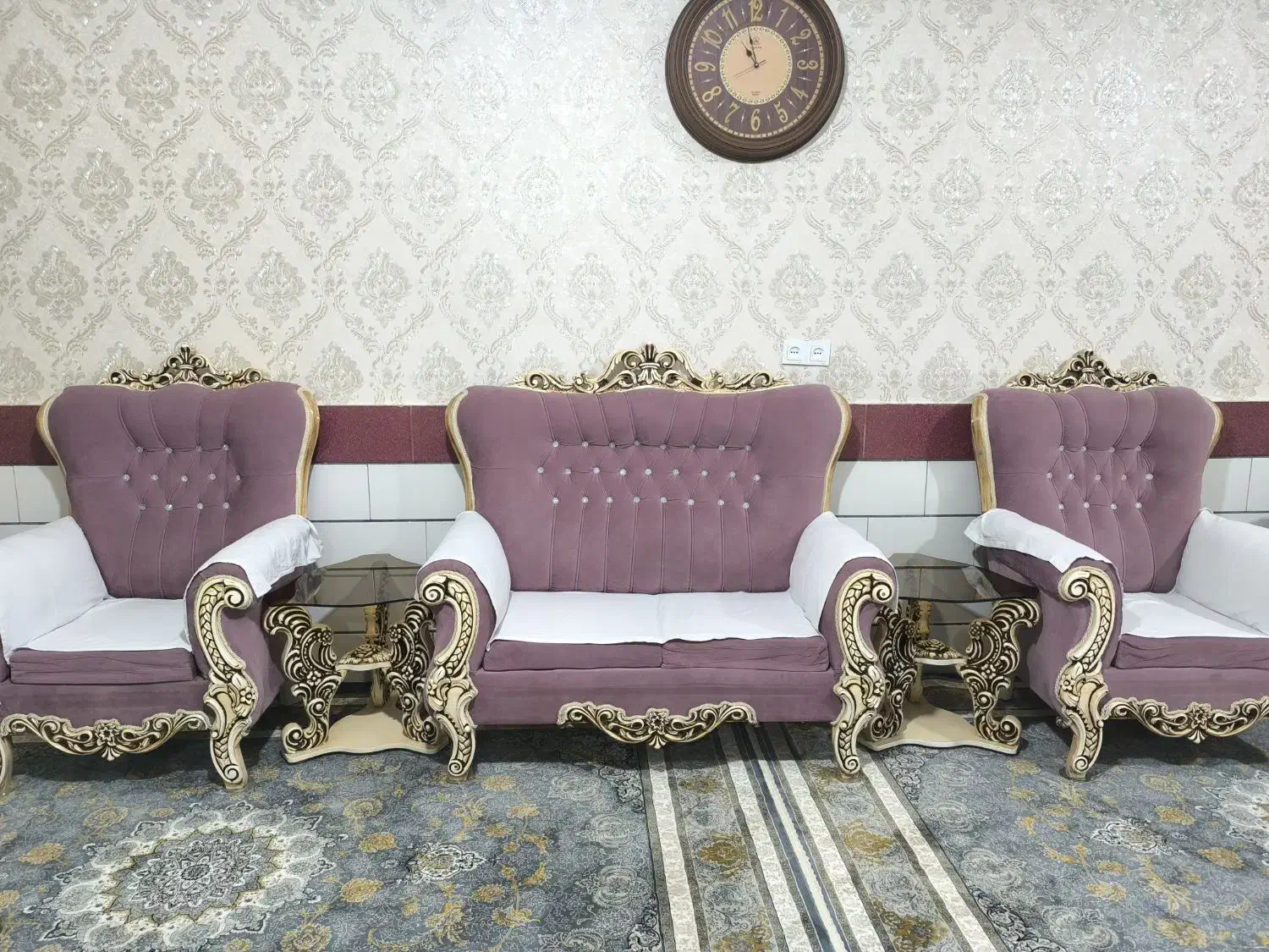 یک دست مبل۷نفره+سه تا میز عسلی|مبلمان خانگی و میز عسلی|اقبالیه, |دیوار