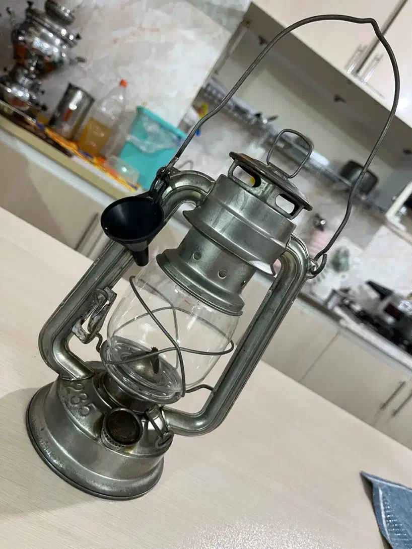 چراغ فانوس قدیمی نفتی|کلکسیون اشیاء عتیقه|رباط‌کریم, رباط‌کریم|دیوار