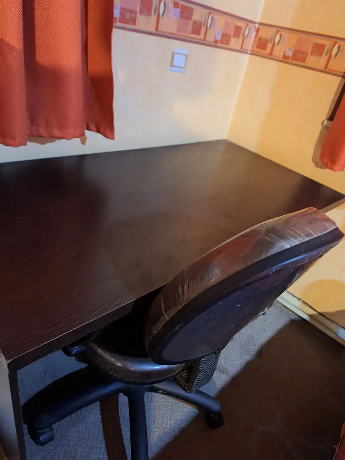 میز تحریر مشکی ام دی اف ۳کشوباصندلی کارمندی چرخدار|میز تحریر و کامپیوتر|بابلسر, |دیوار