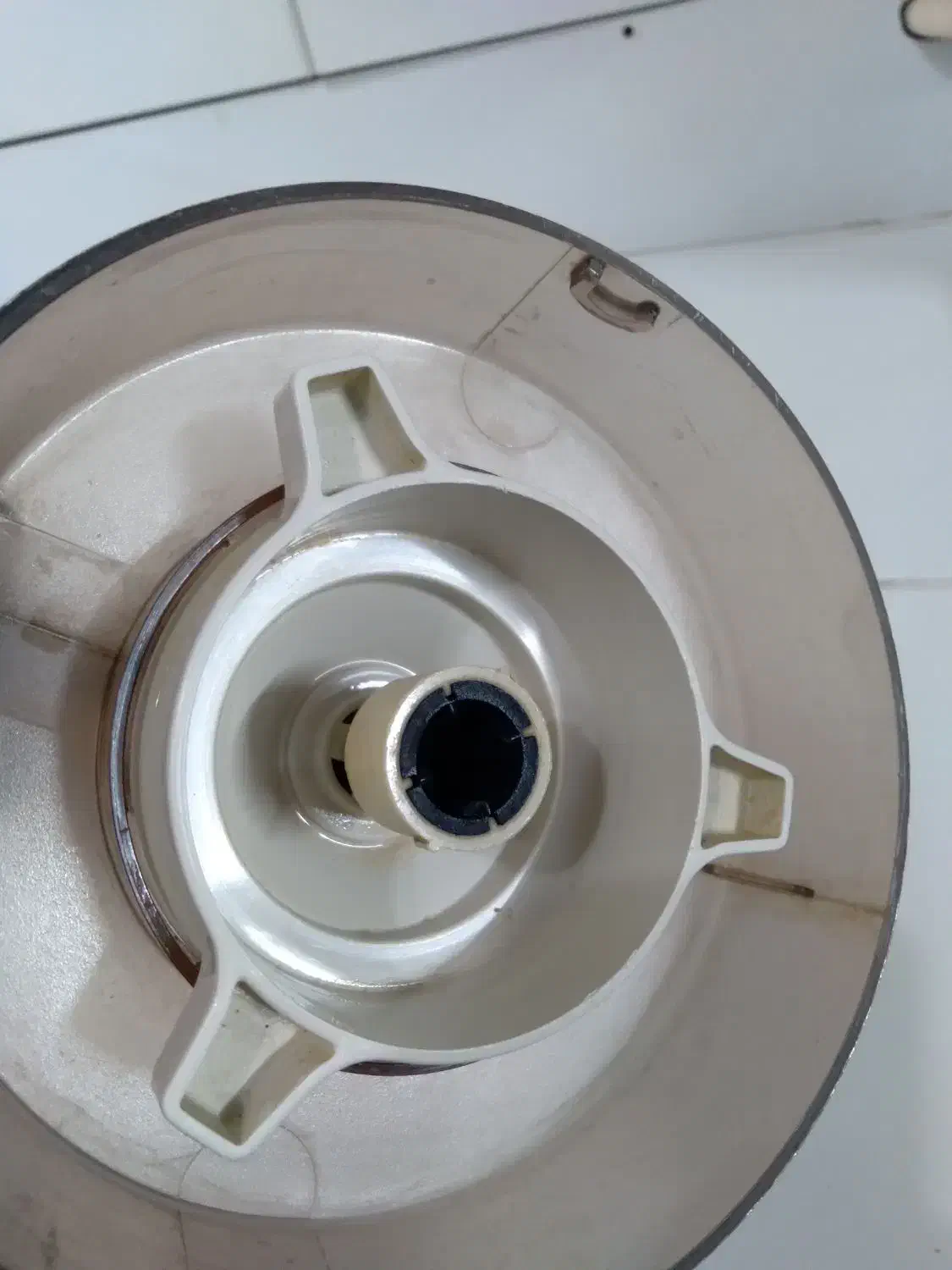 مخلوط کن کارکرده کاملا سالم بدون در|آبمیوه‌گیر و آب‌مرکبات‌گیر|تبریز, |دیوار