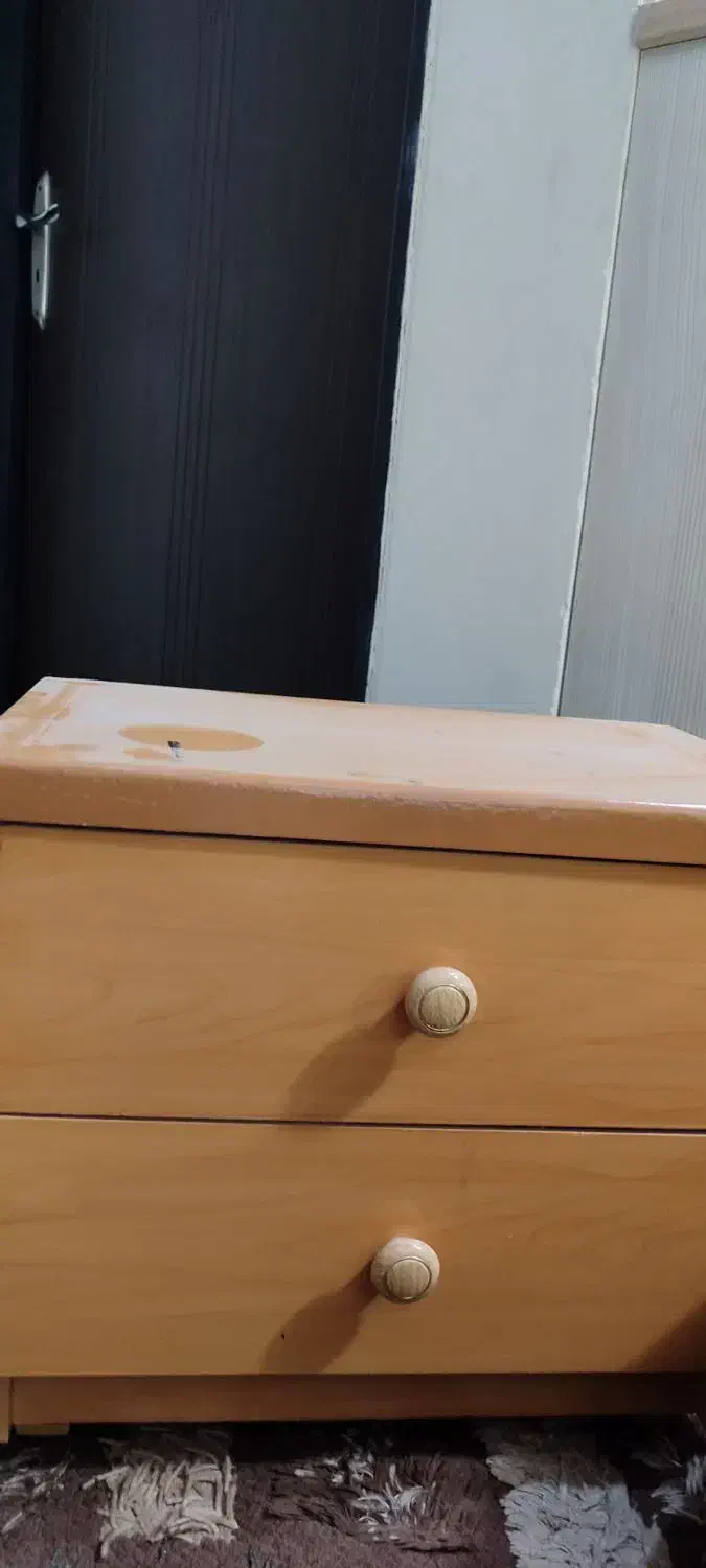 تخت دو نفره پاتختی و کشوهاش میز ارایش|تخت و سرویس خواب|سیرجان, |دیوار