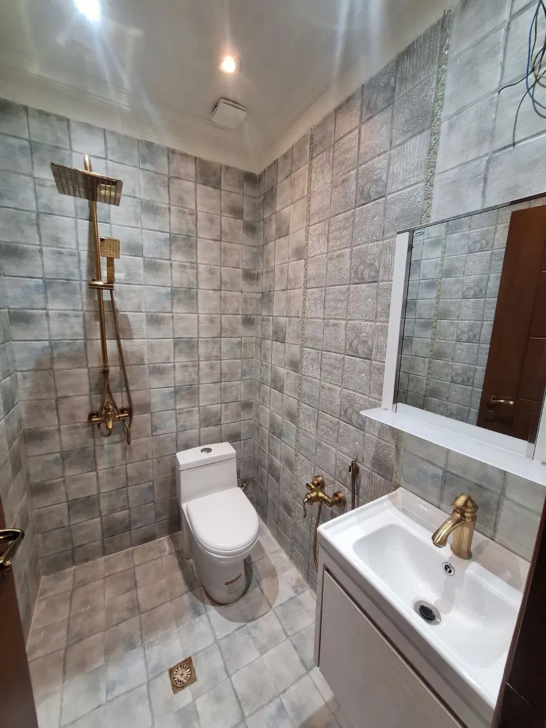 ۱۷۰مترسه خواب/تک واحدی/با دو پارکینگ/لادن شرقی