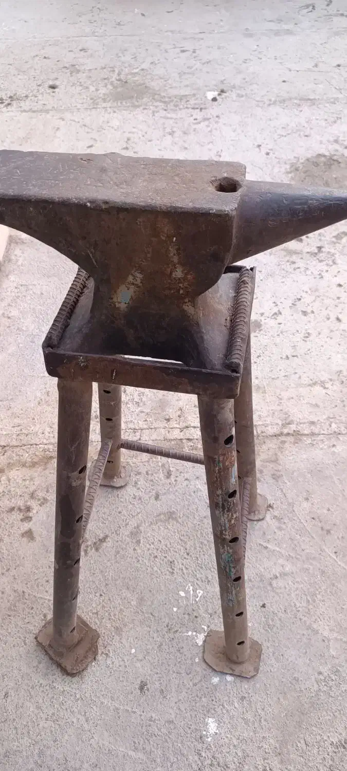 سندان قدیمی|ابزارآلات|بیستون, |دیوار