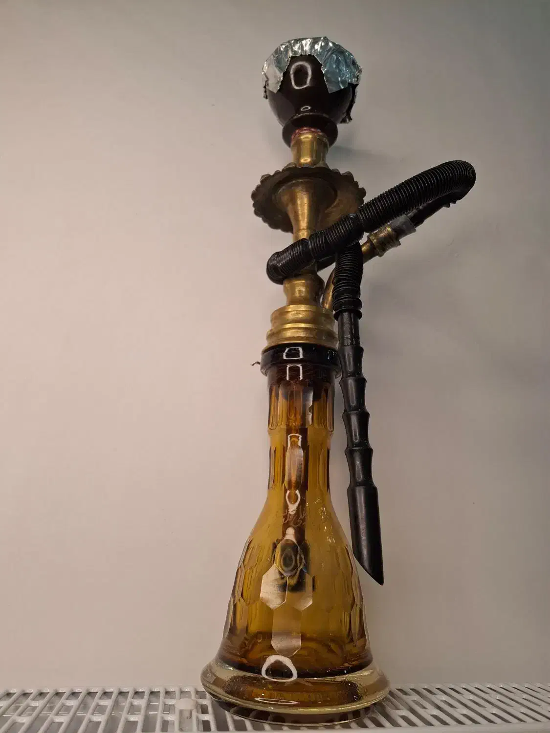 قلیان قدیمی|کلکسیون اشیاء عتیقه|بهارستان, |دیوار