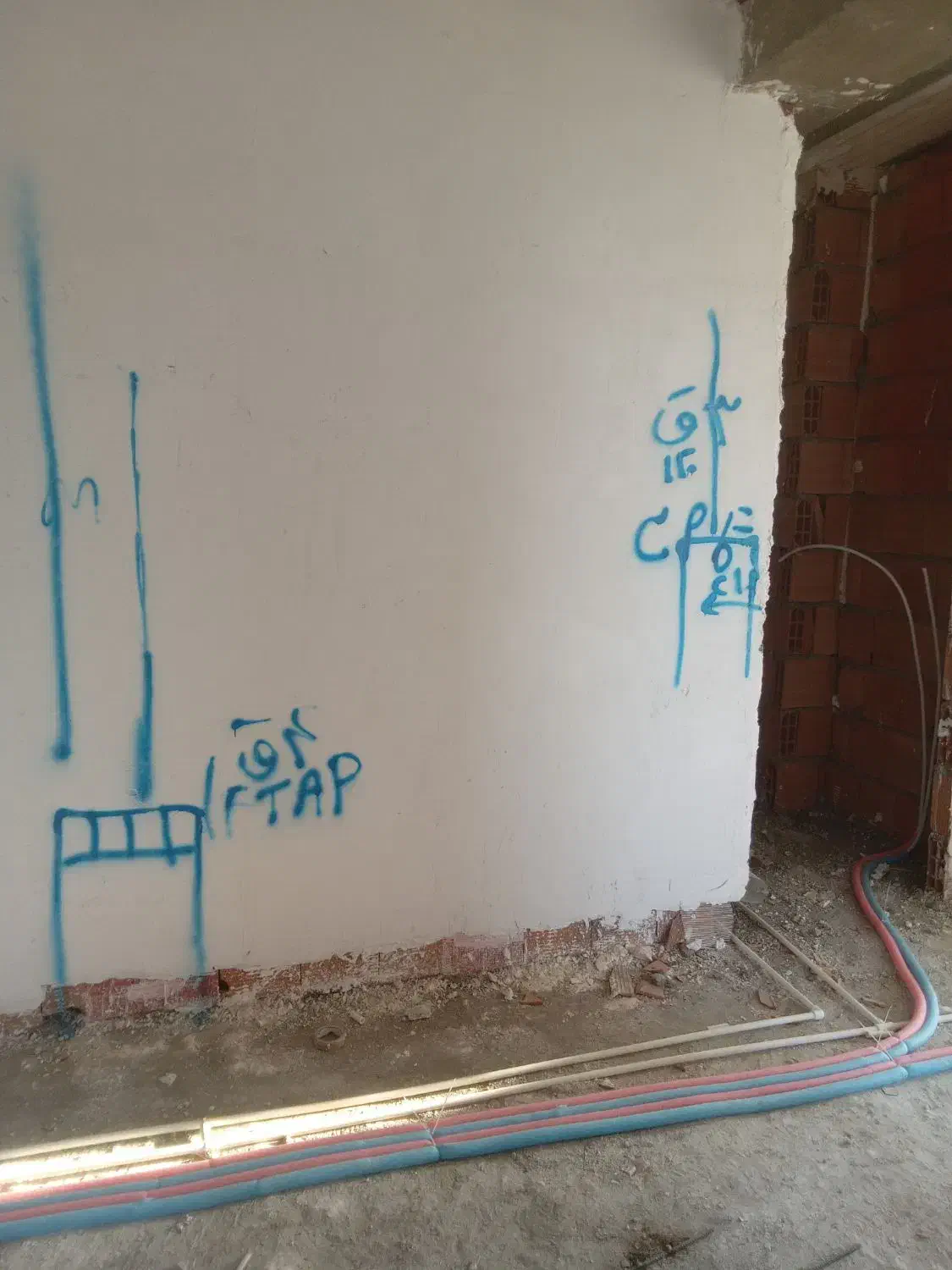 استخدام برقکار ماهر نیمه ماهر|استخدام معماری، عمران و ساختمانی|بروجرد, |دیوار