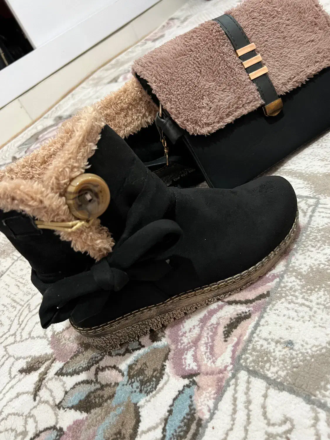 نیم بوت و کیف|کیف، کفش، کمربند|قم, باغ شازده|دیوار