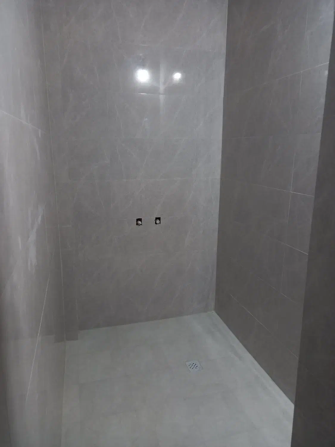 کاشی کاری کف اسلب بدنه صفر تا صد ساختمان|خدمات پیشه و مهارت|بروجرد, |دیوار