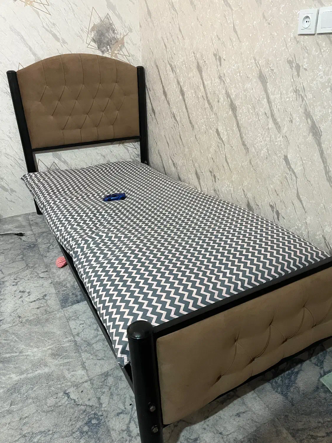 تخت یک نفره|تخت و سرویس خواب|تربت جام, جامی|دیوار