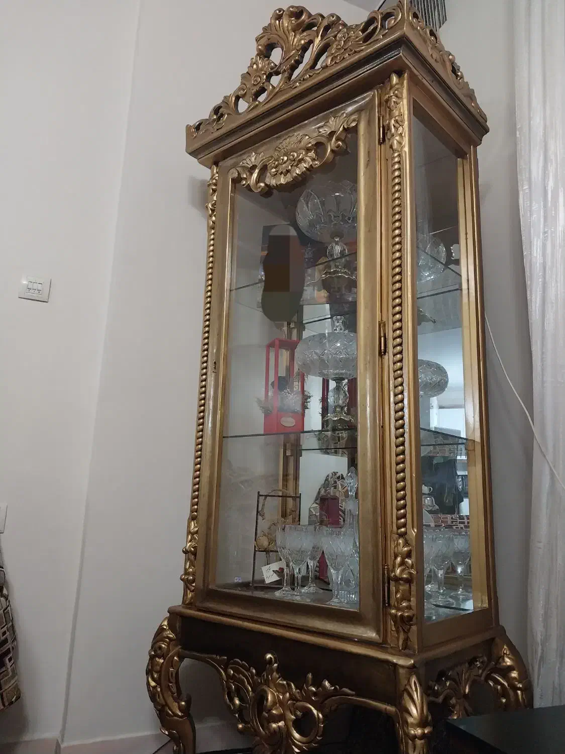 ویترین چوب راش ورق طلا|بوفه، ویترین، کنسول|ری, سیزده آبان|دیوار