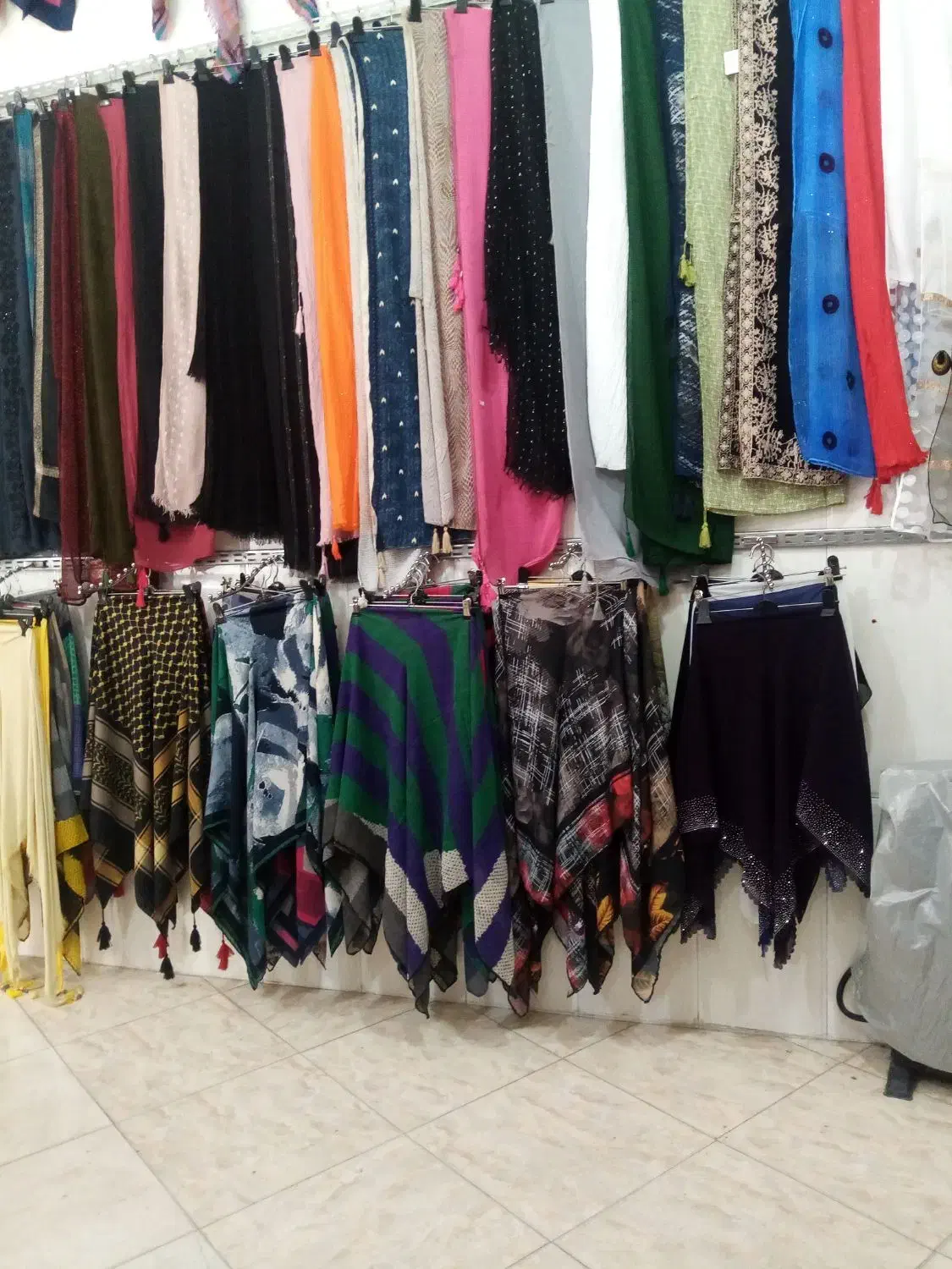 شال و روسری|لباس|ربط, |دیوار