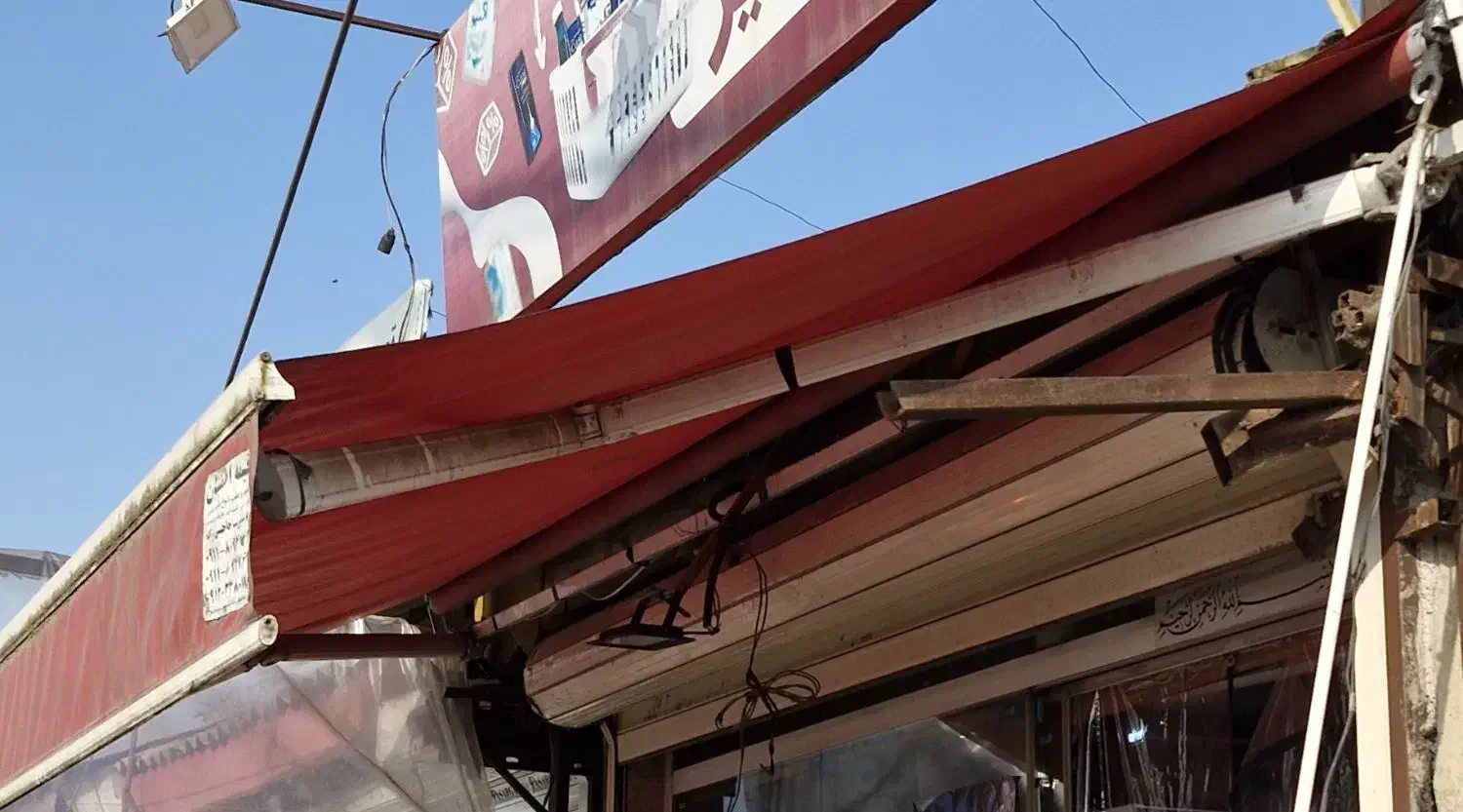 سایه بان کاملا سالم جنس خوب مشکلی نداره|فروشگاه و مغازه|کوچصفهان, |دیوار