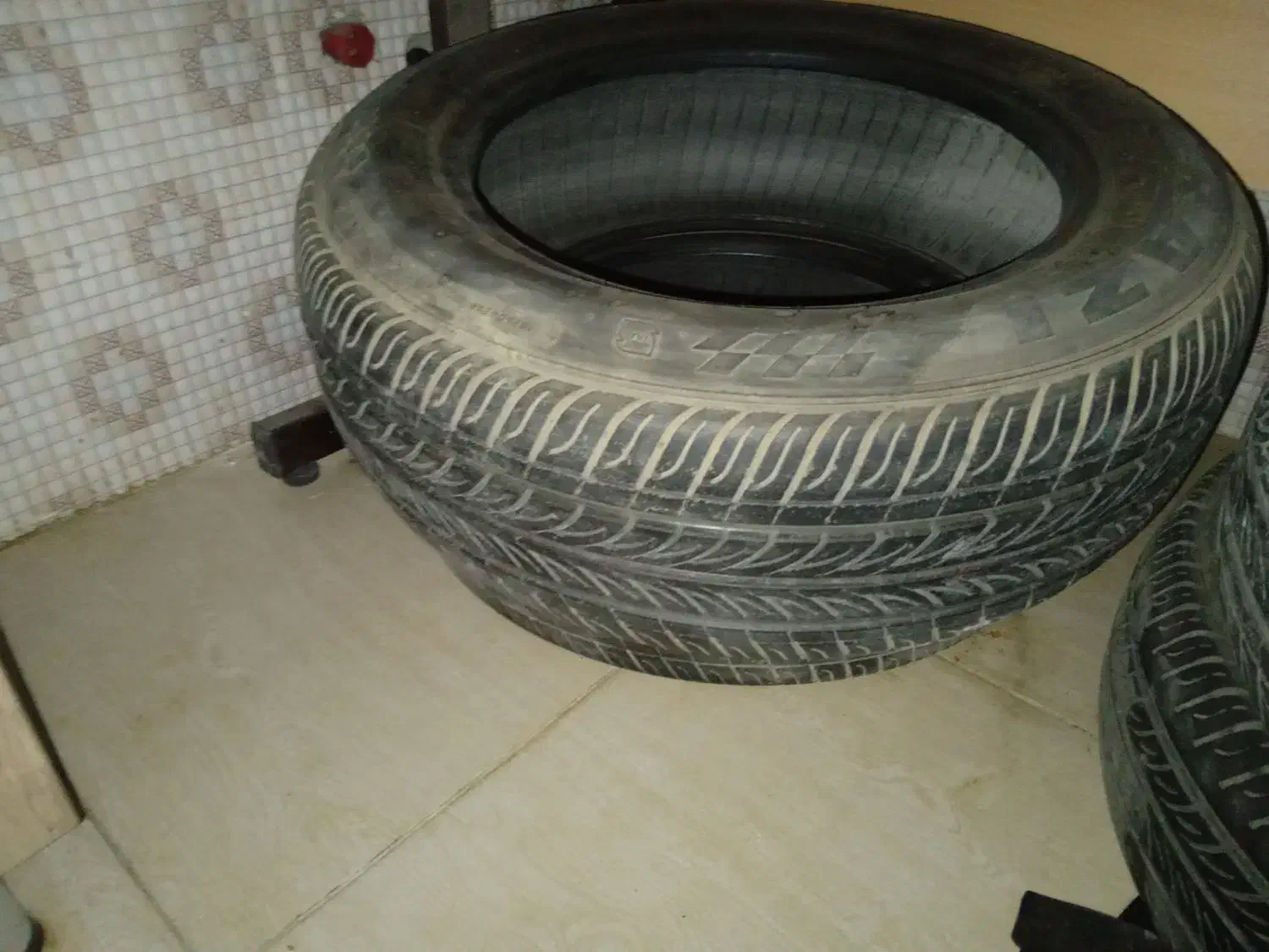 لاستیک ۱۵ ۱۸۶  یک جفت ۸۰ و یک جفت ۶۰ درصد|قطعات یدکی و لوازم جانبی|قصرشیرین, |دیوار