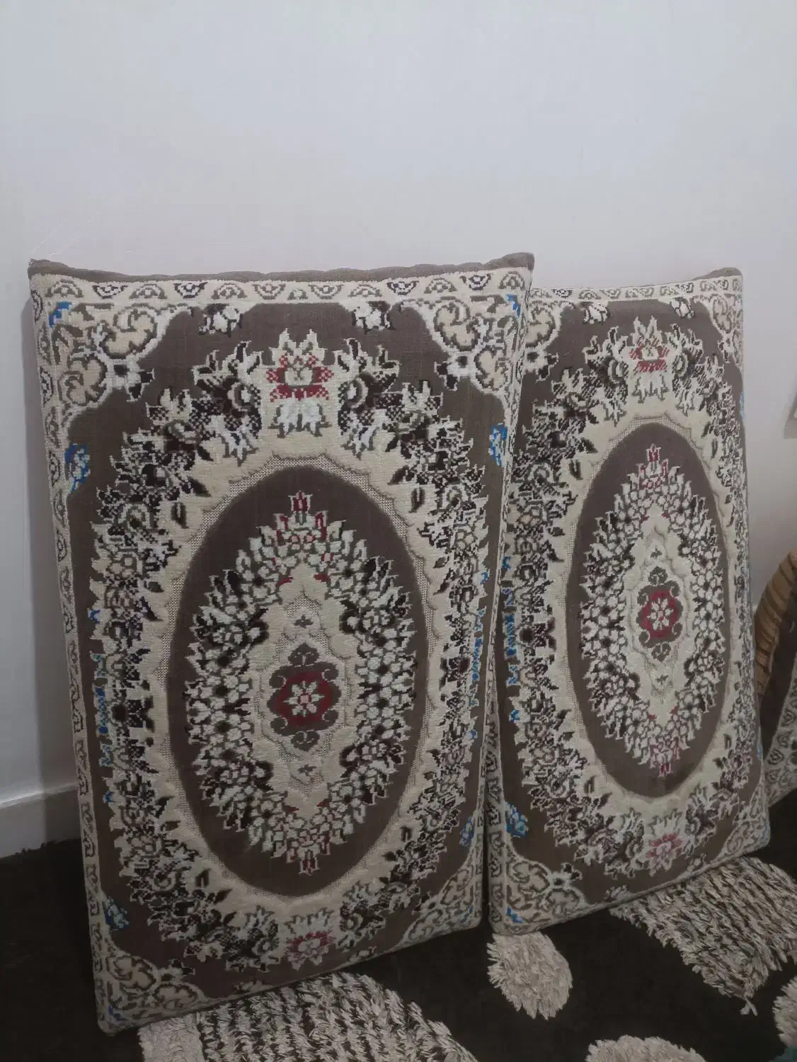 پشتی|پشتی|نیشابور, گنبد سبز|دیوار